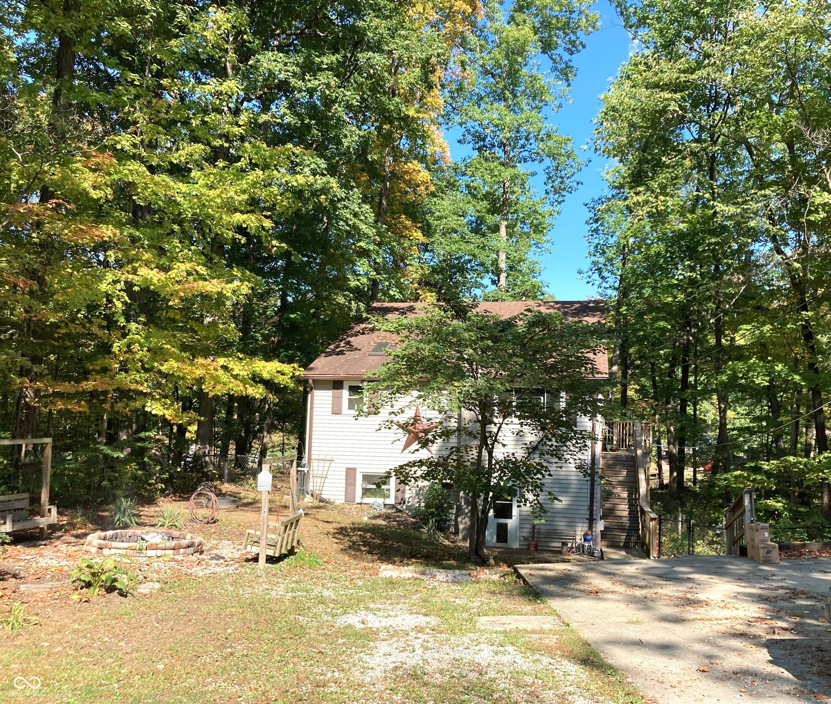 764 W Hinshaw Drive Property Photo 1