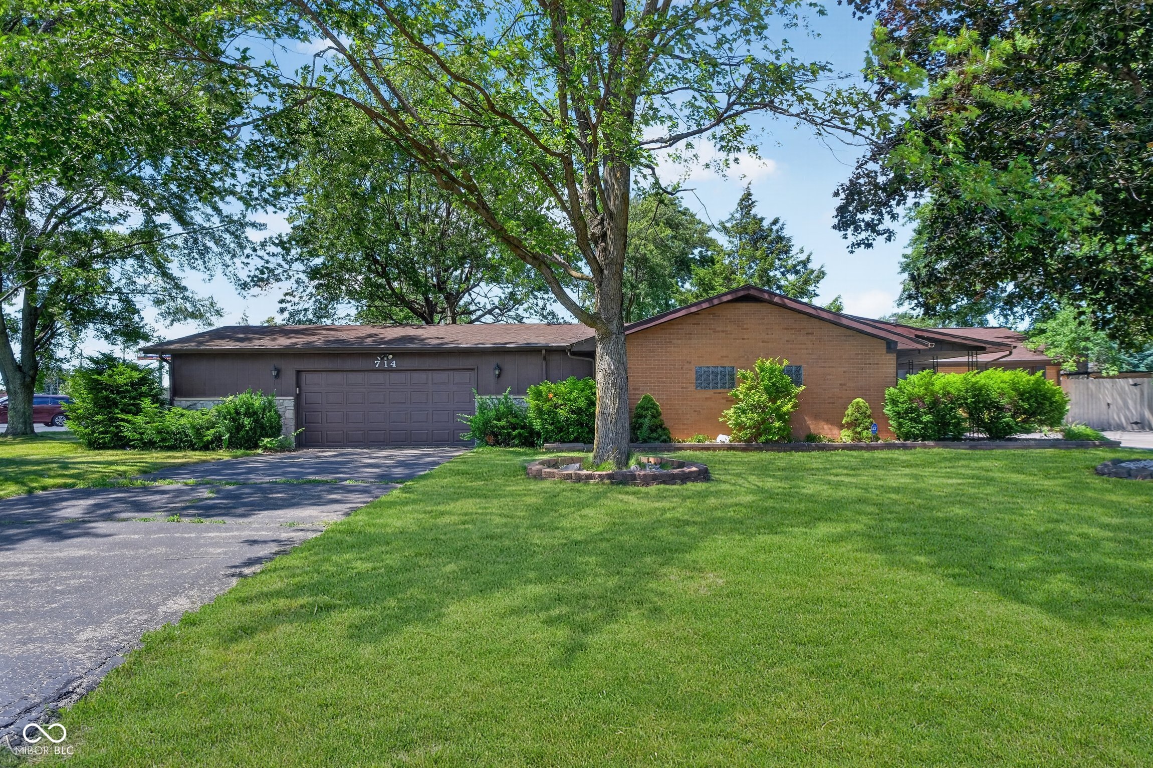 714 E Southway Boulevard Property Photo 1
