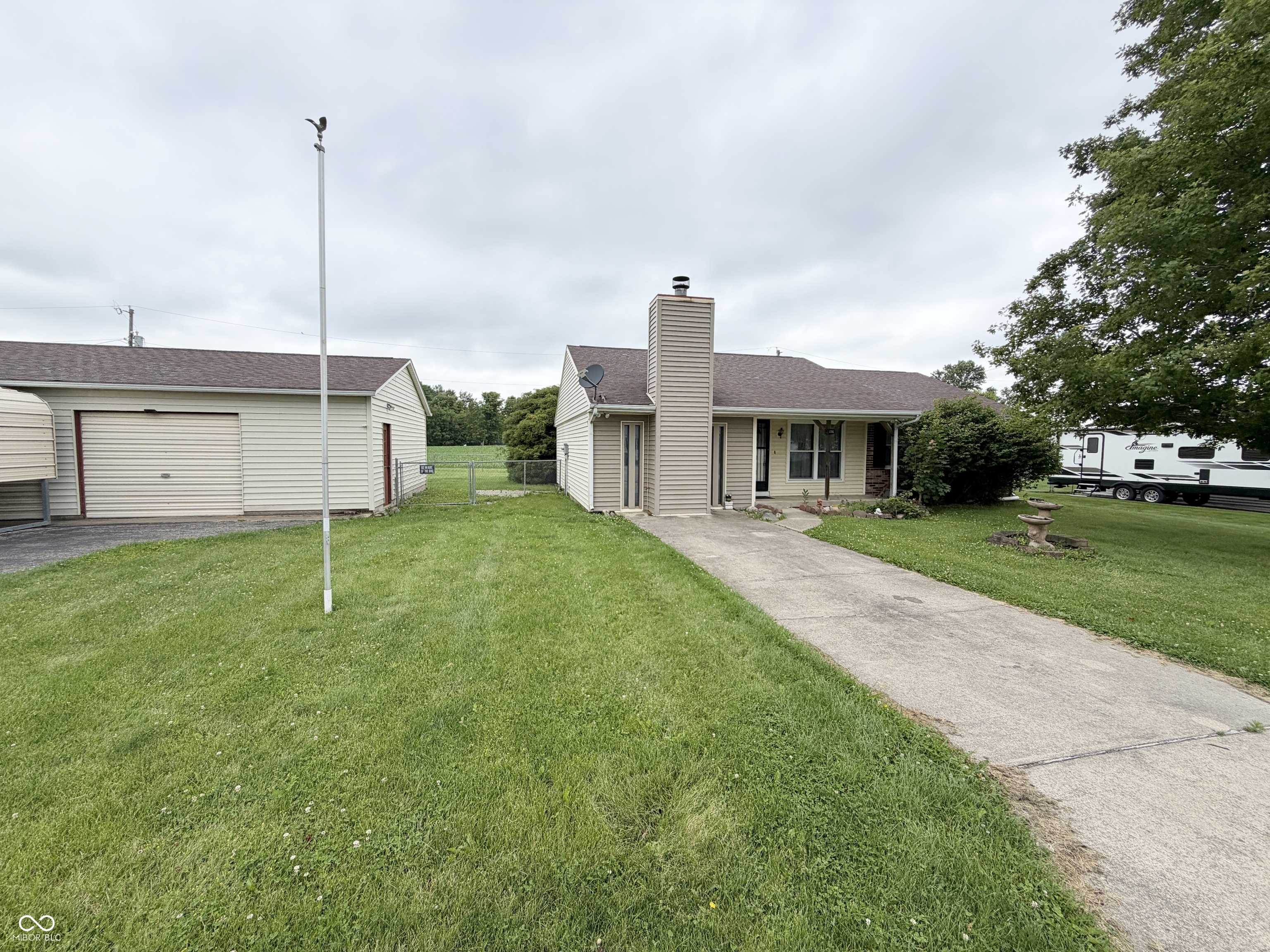 136 W Lutz Drive Property Photo 1