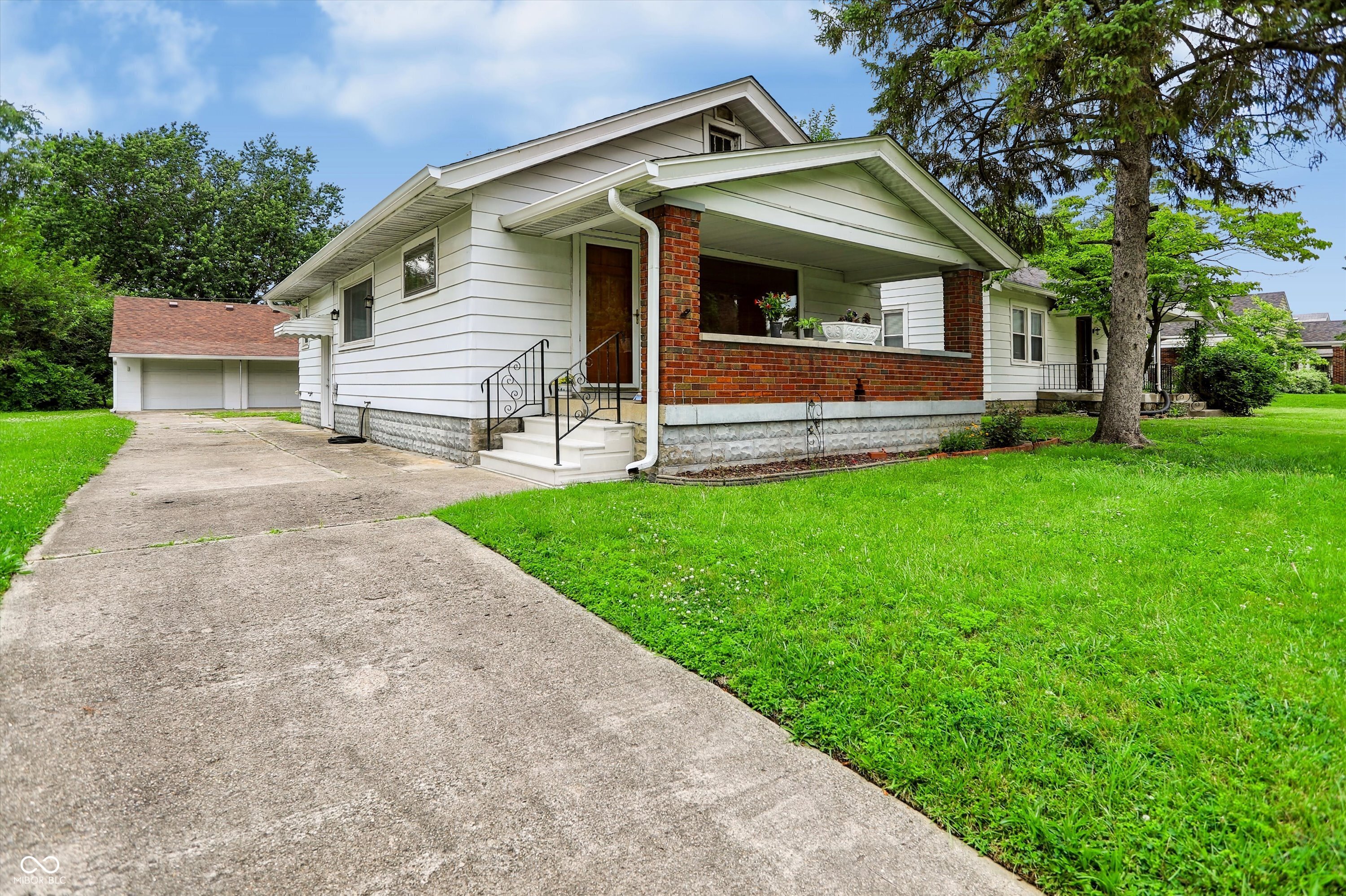 1164 N Gladstone Avenue Property Photo 1