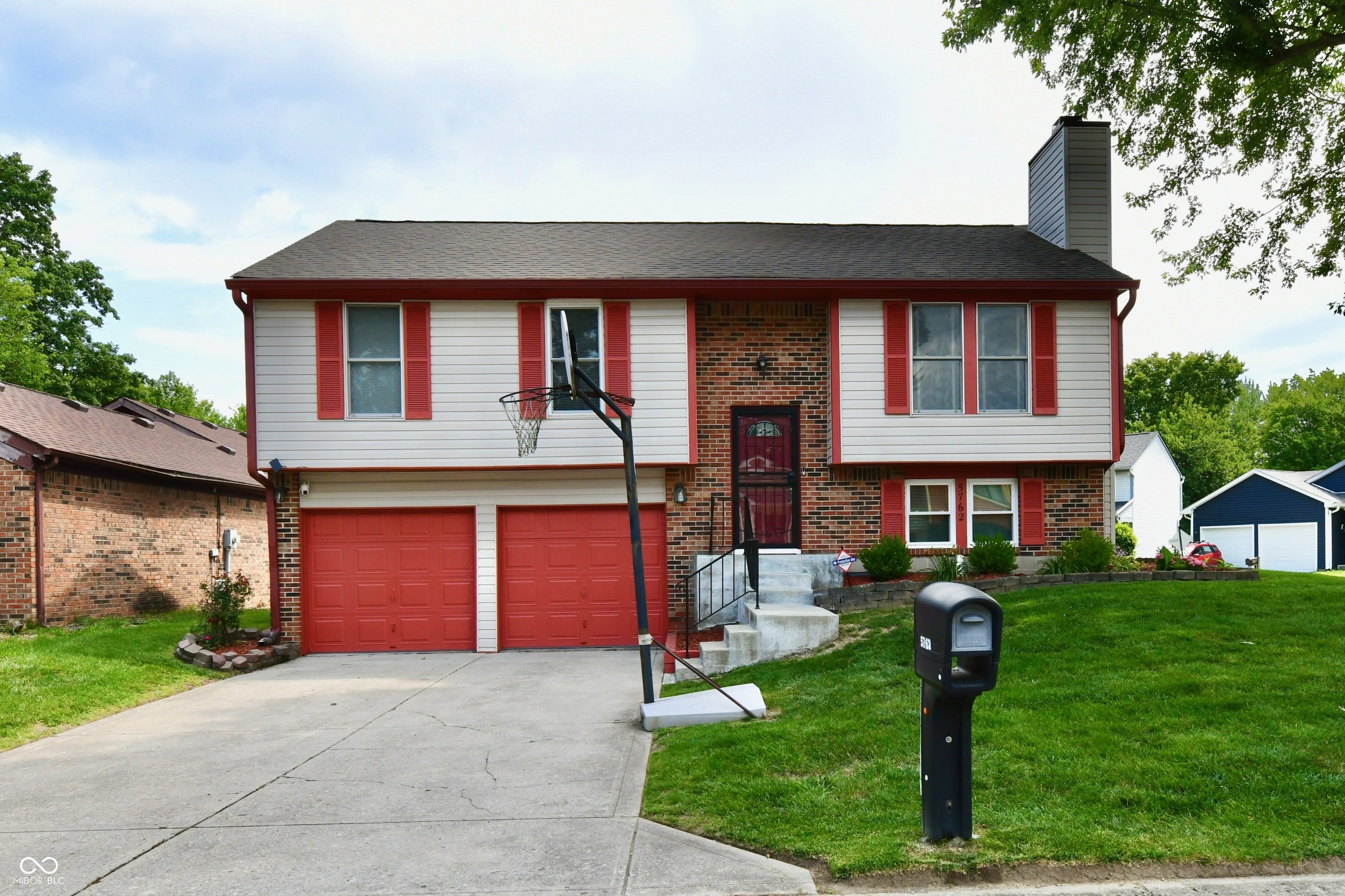 5762 Pilgrim Drive Property Photo 1