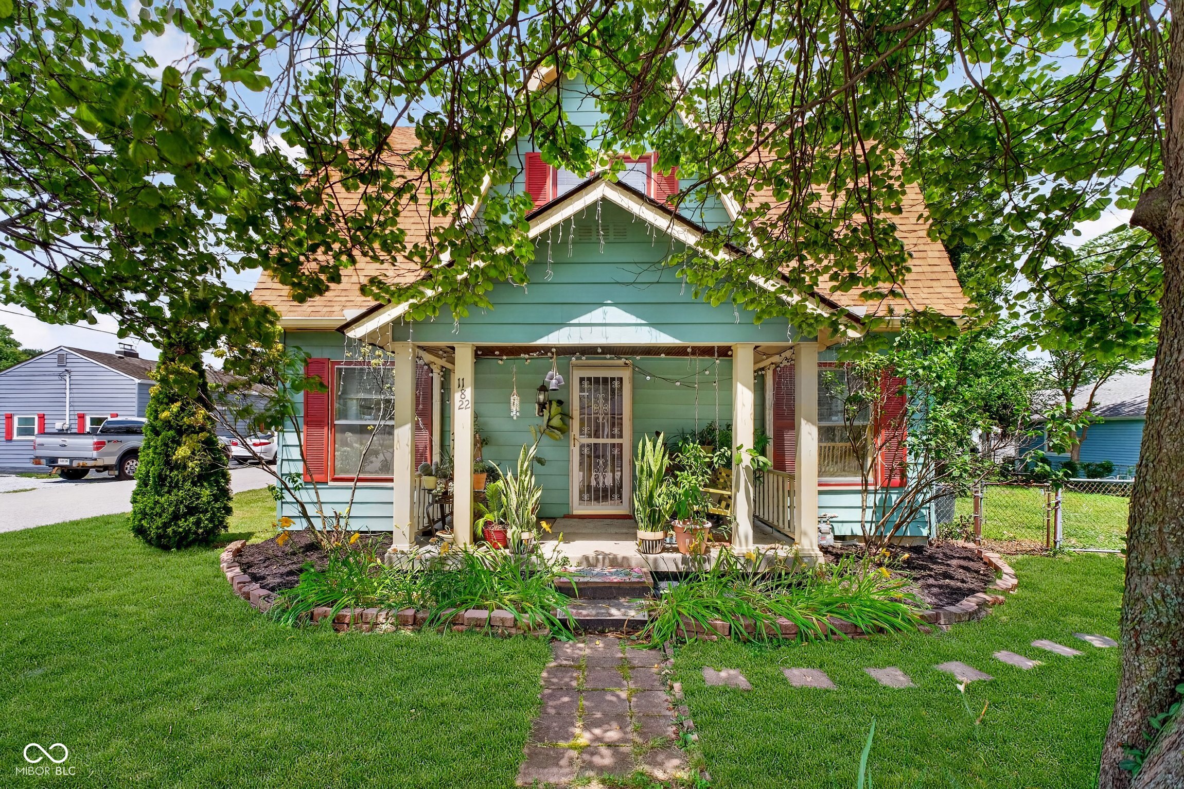 11822 Center Street Property Photo 1