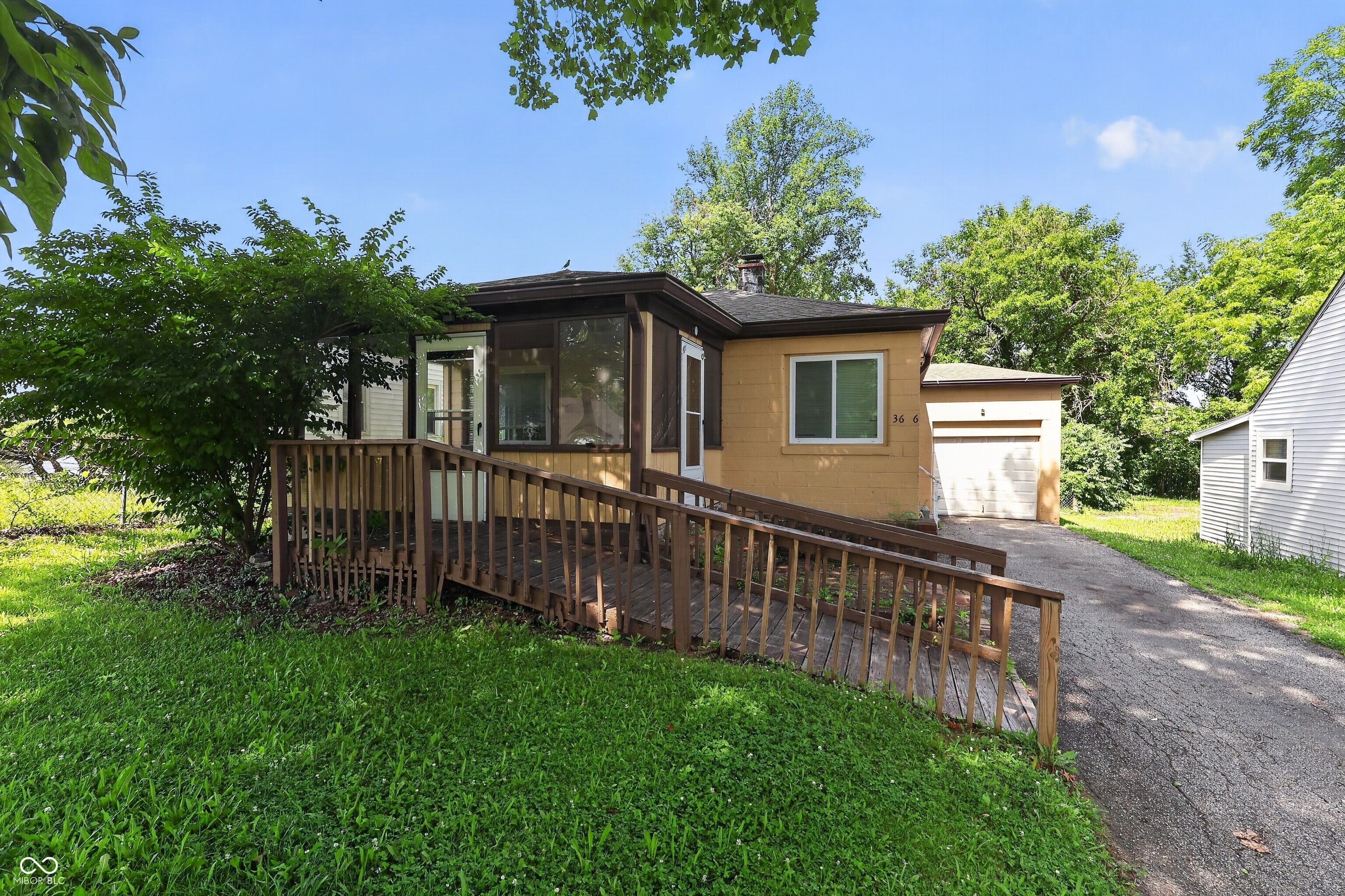 3636 N Parker Avenue Property Photo 1