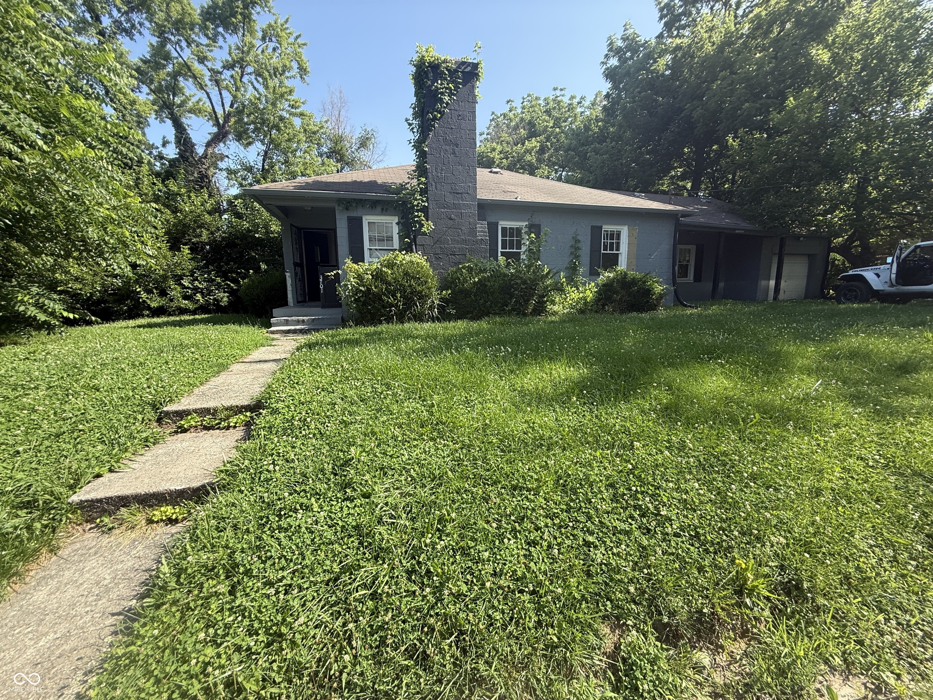 3701 N Parker Avenue Property Photo 1
