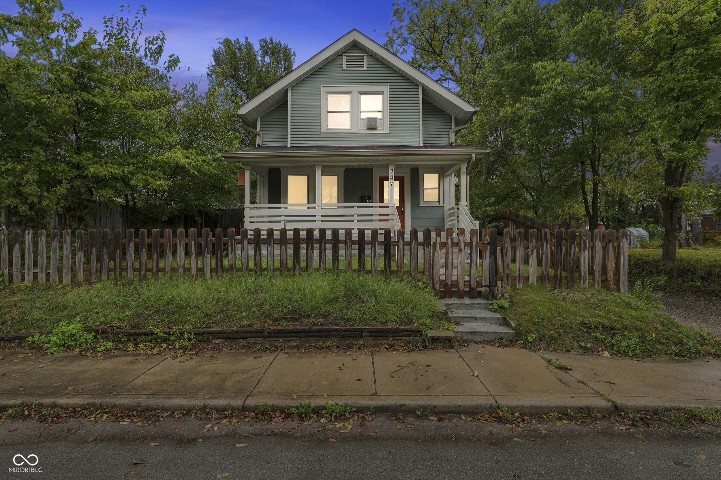 247 N Oakland Avenue Property Photo 1