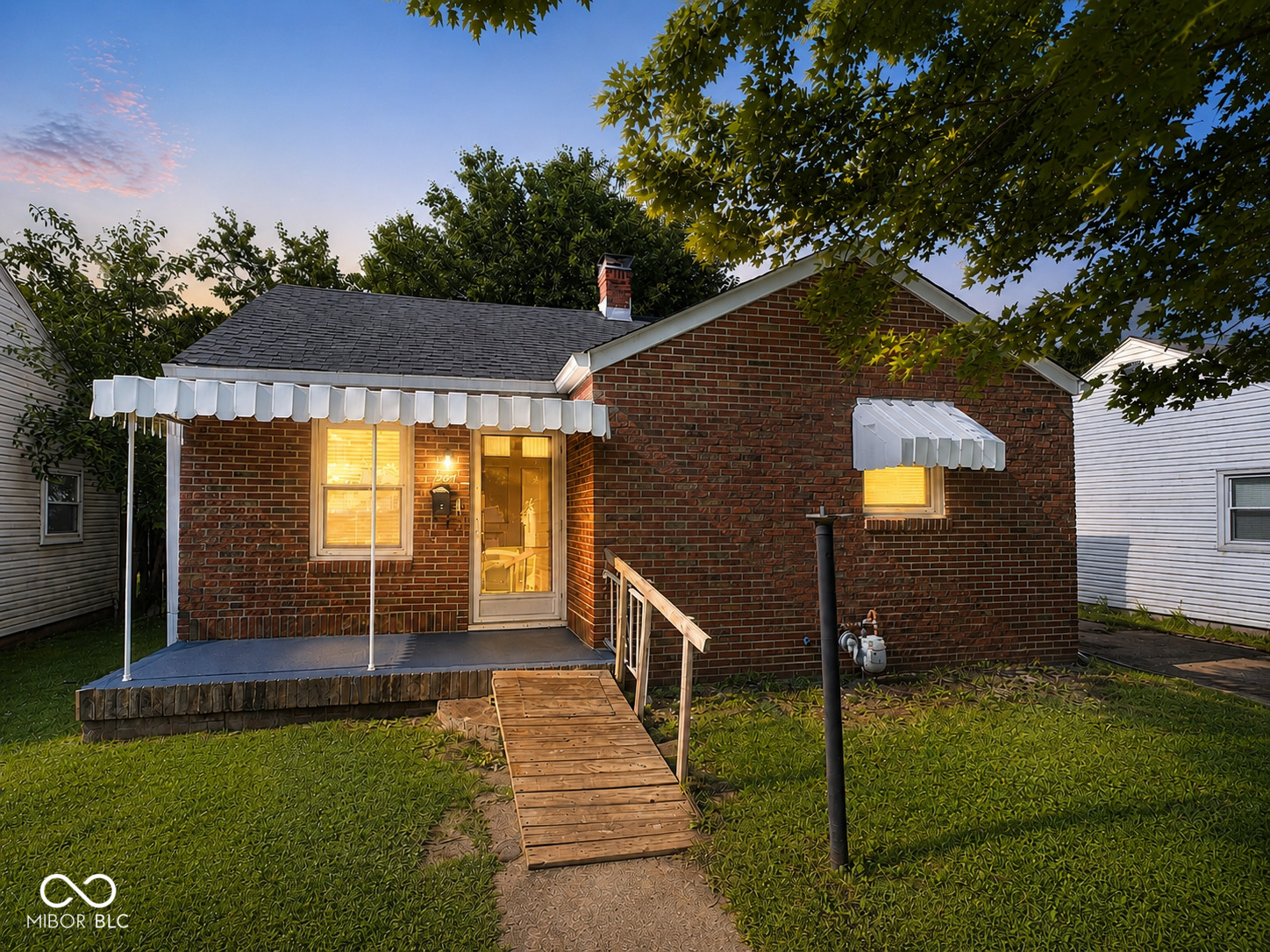 208 E 35th Street Property Photo 1