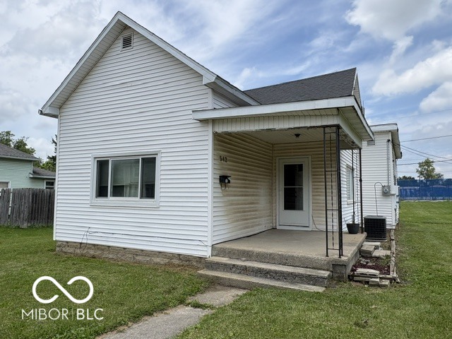 542 W Commercial Street Property Photo 1