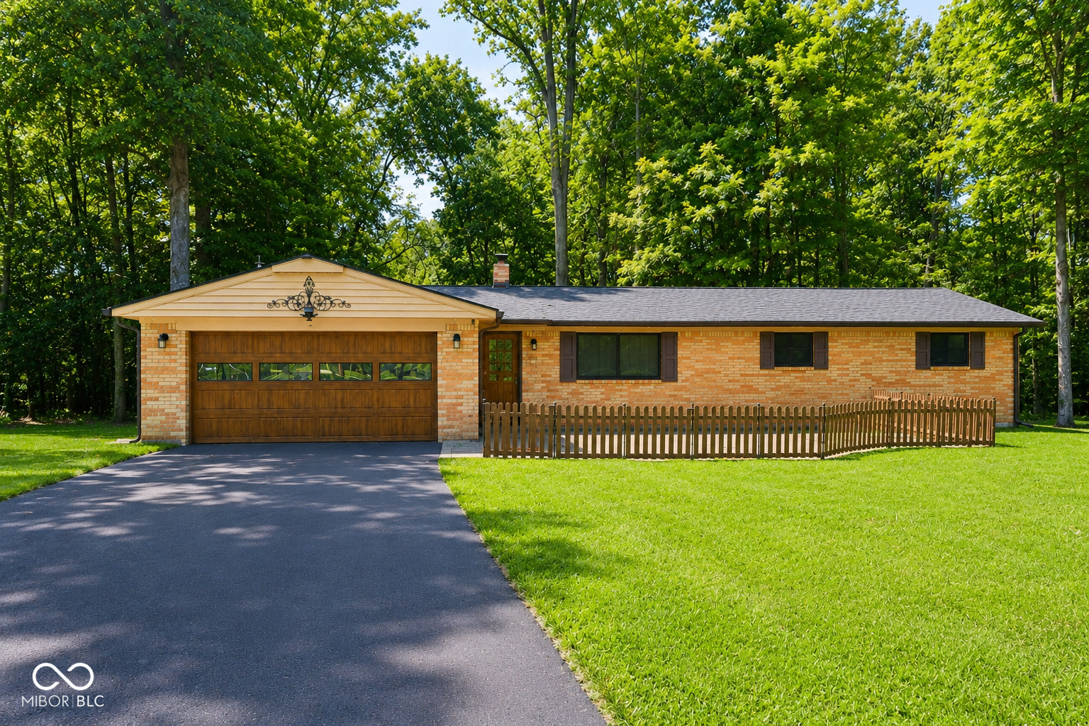 8224 S Dyson Drive Property Photo 1