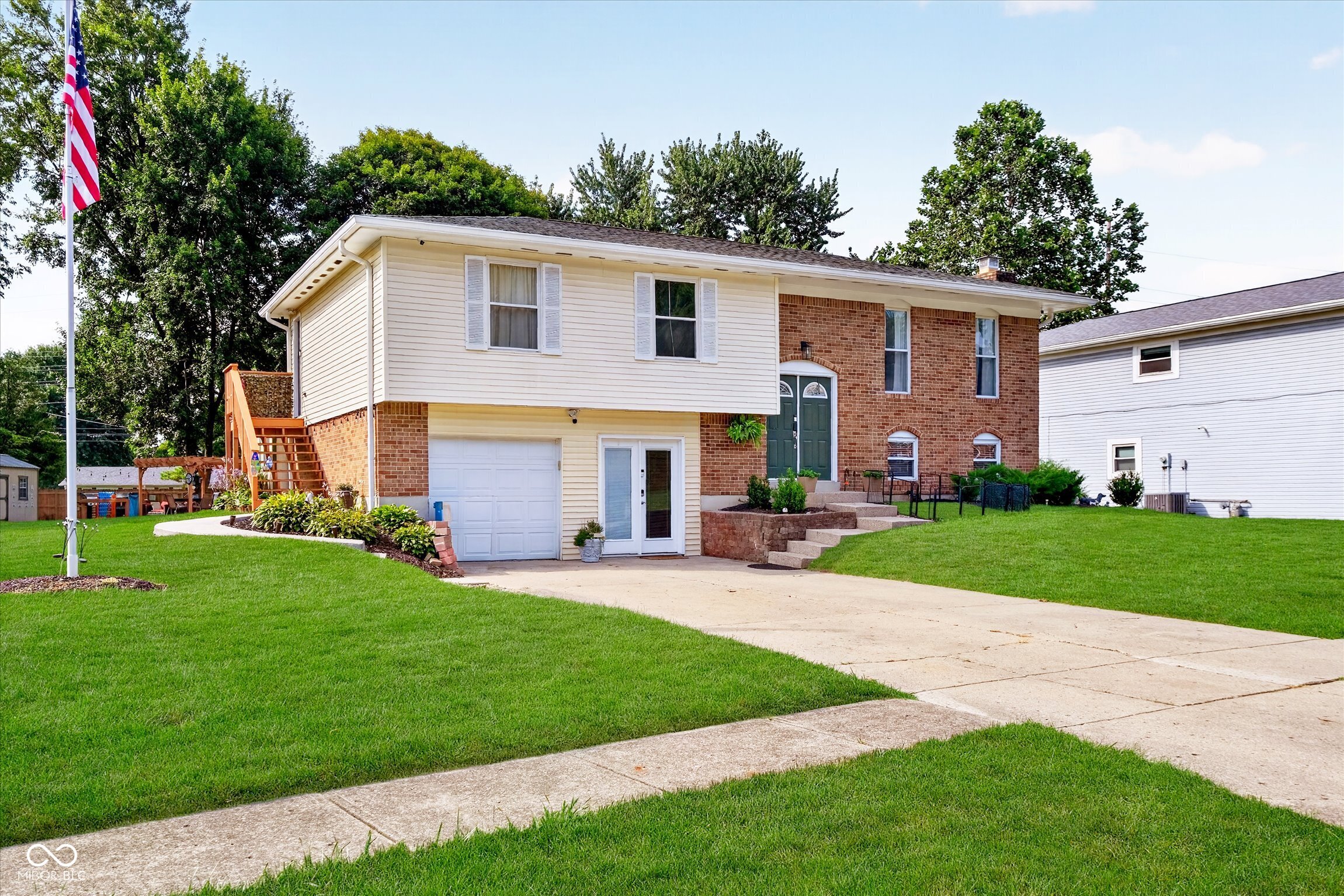 8205 Castleton Boulevard Property Photo 1
