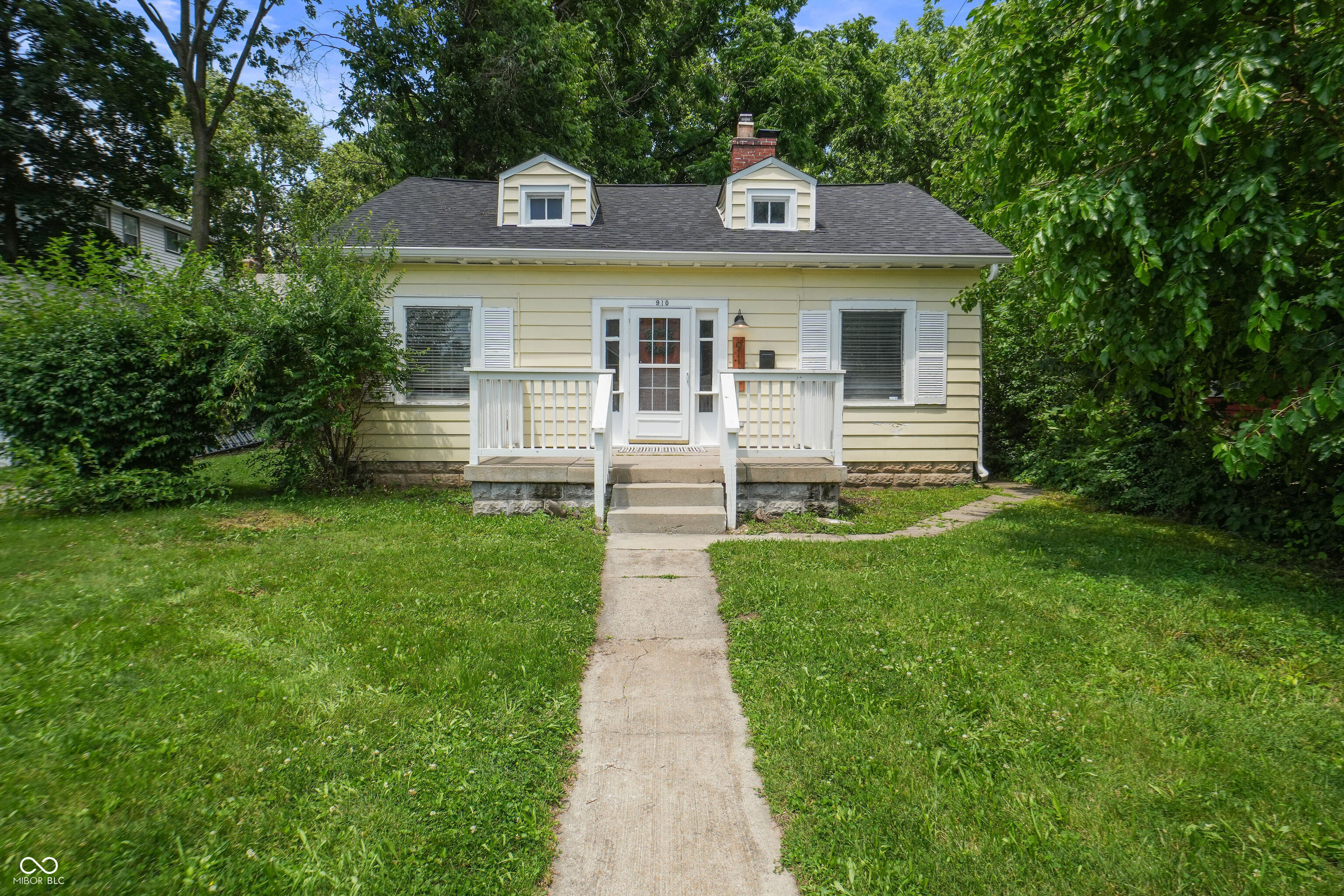 910 E 40th Street