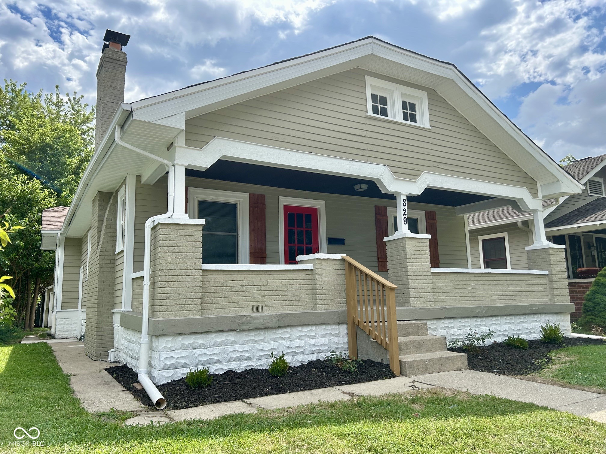 829 N Chester Avenue Property Photo 1
