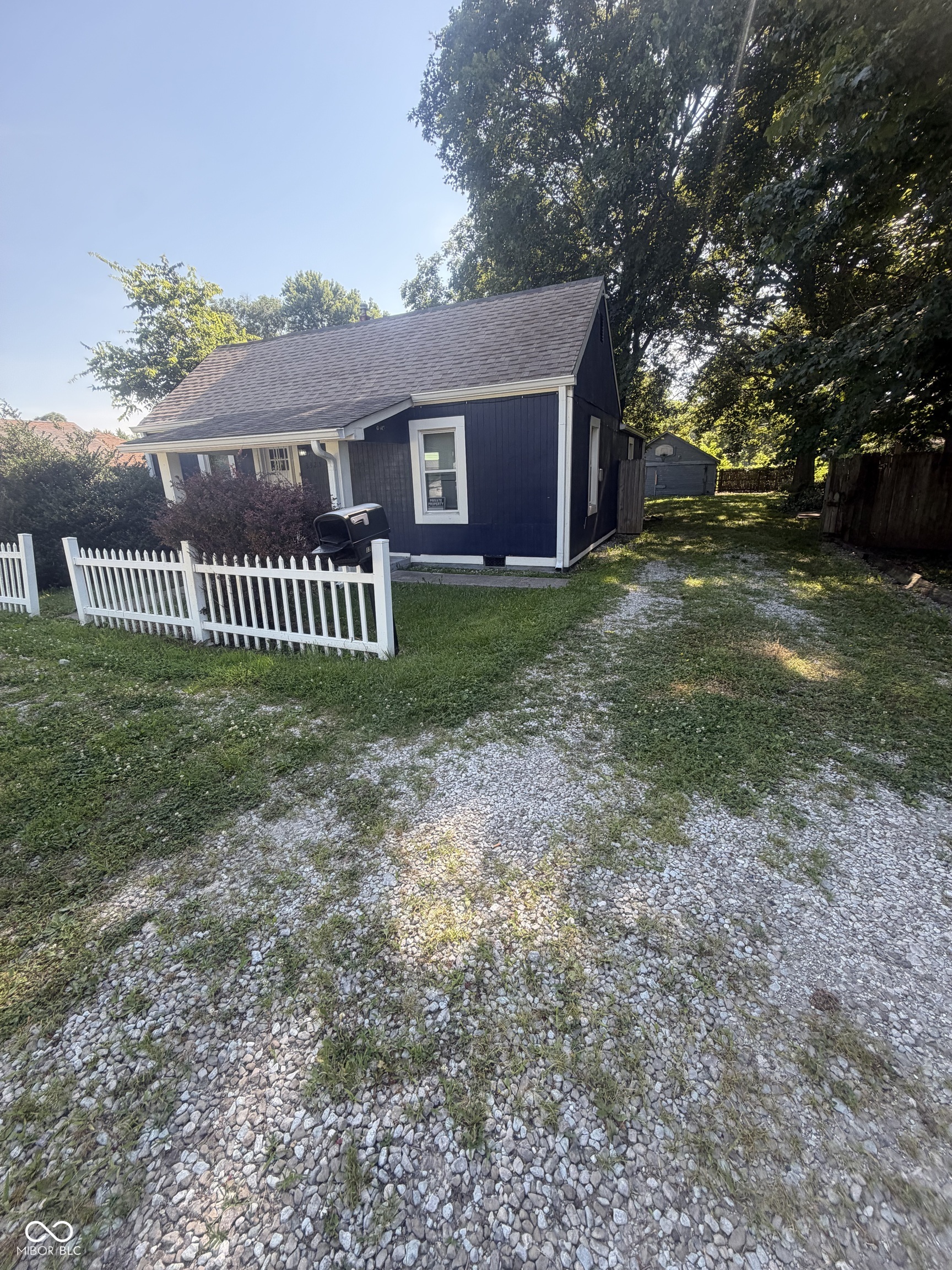 3325 Collier Street Property Photo 1