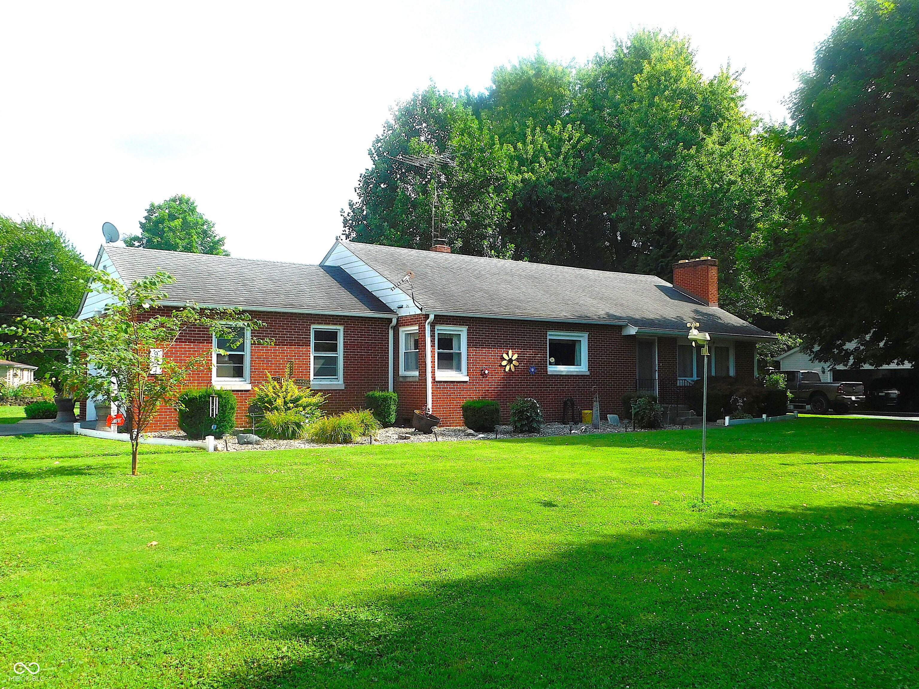 907 E Hillside Drive Property Photo 1