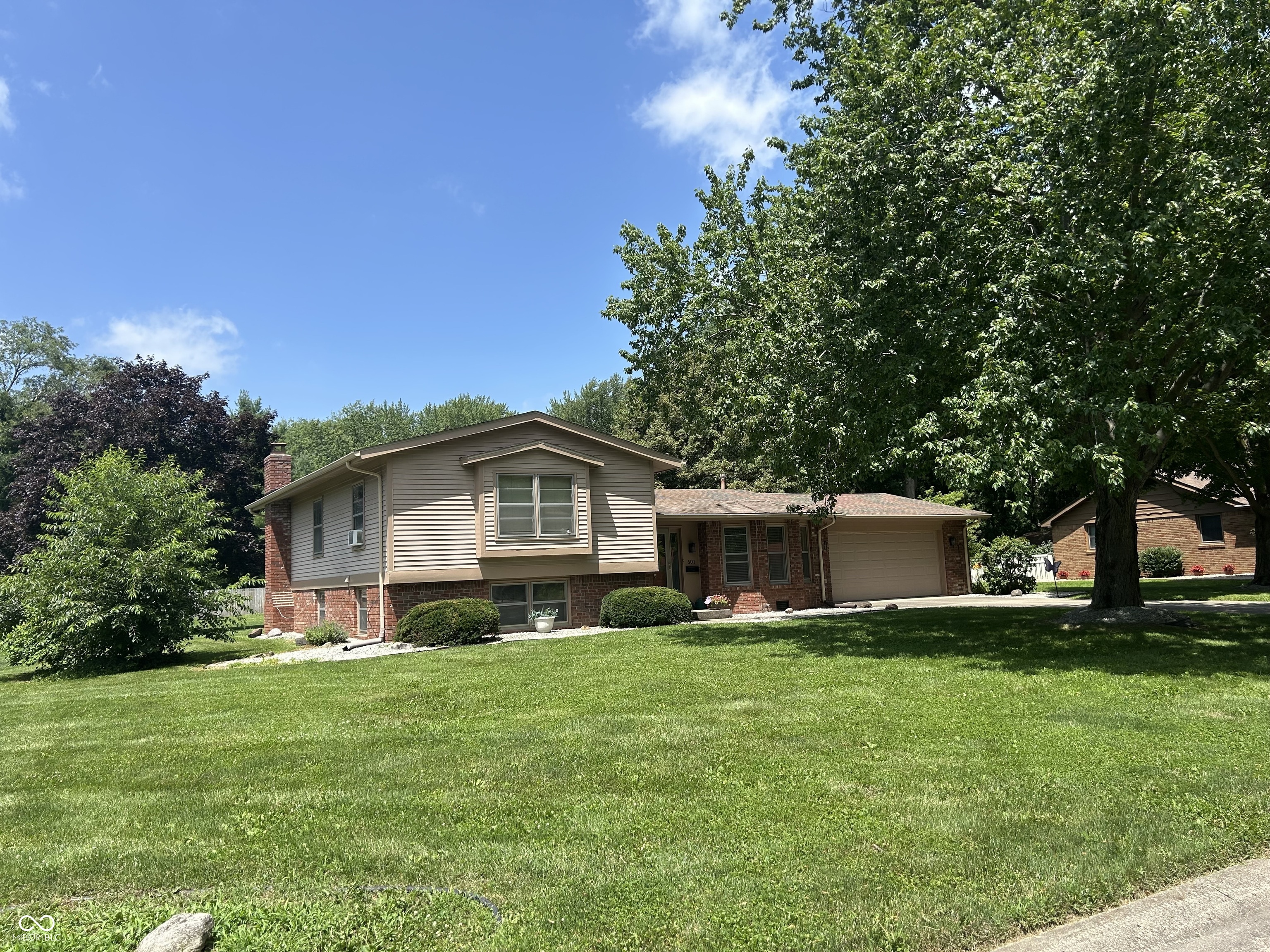 601 Woodmere Drive Property Photo 1