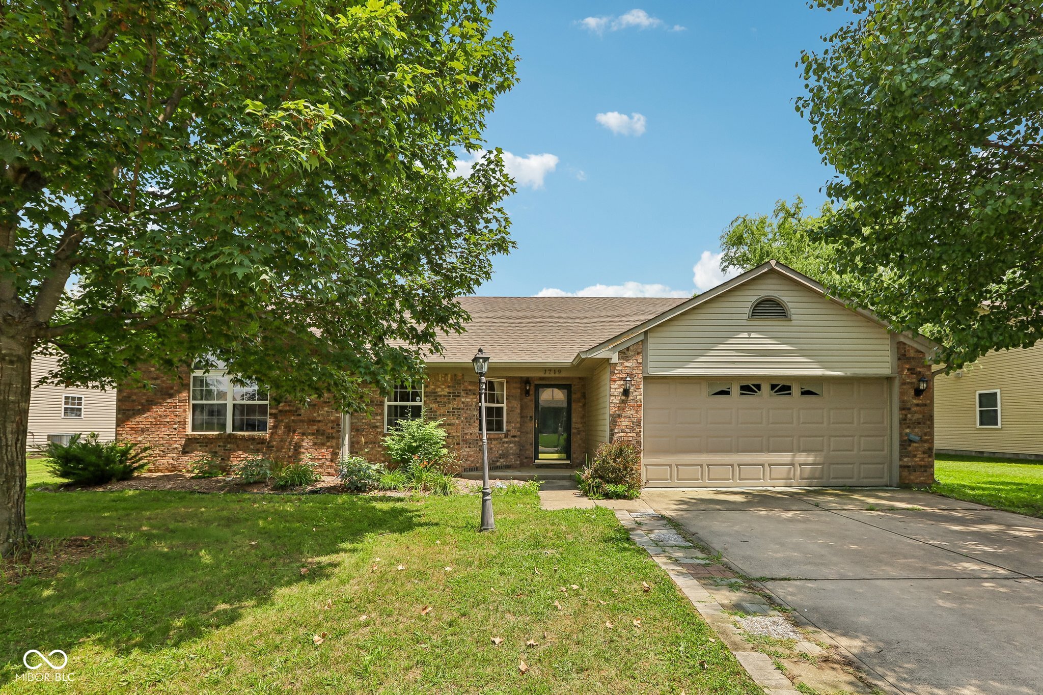1719 Acorn Road