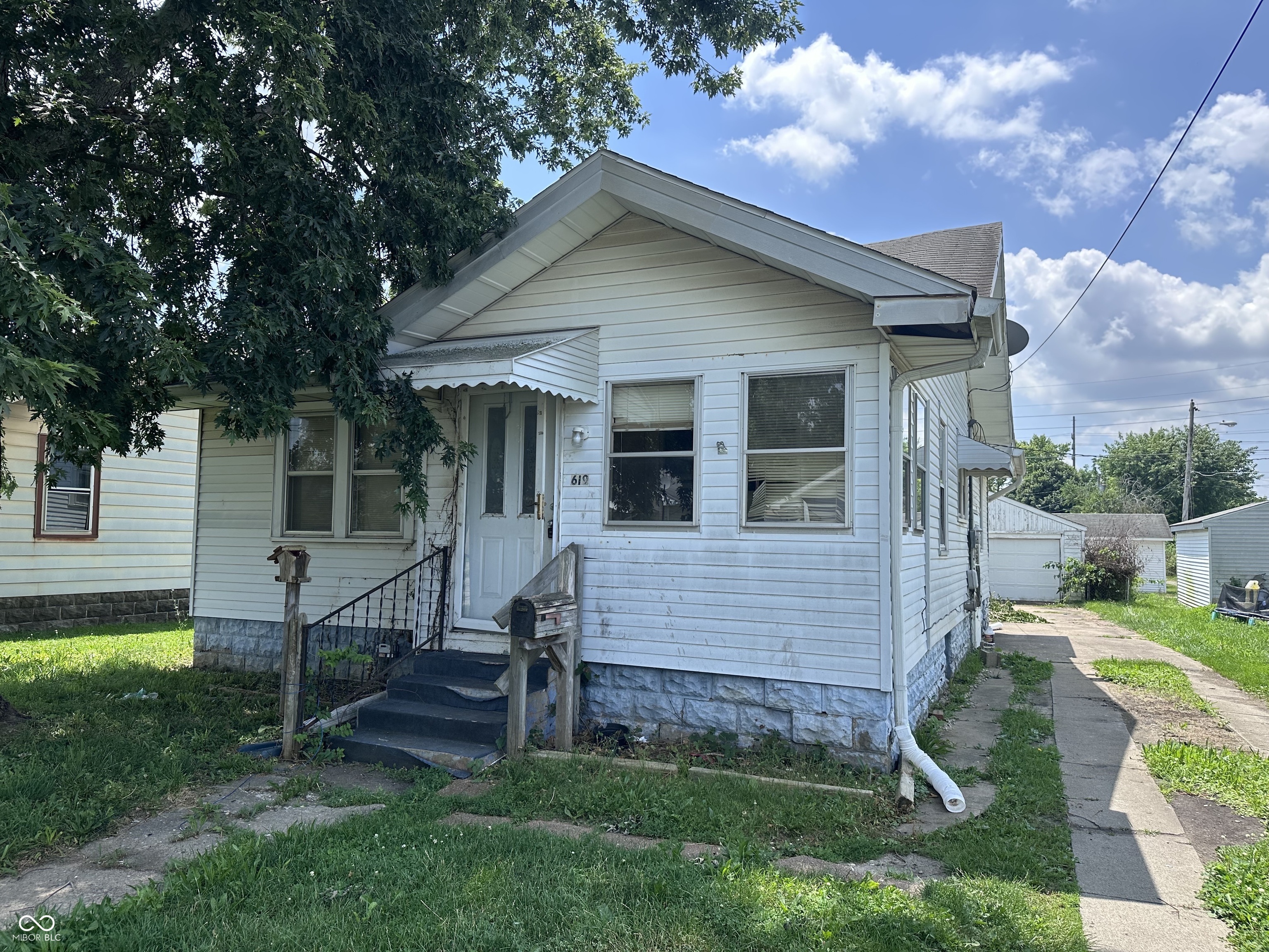 619 E 27th Street Property Photo 1