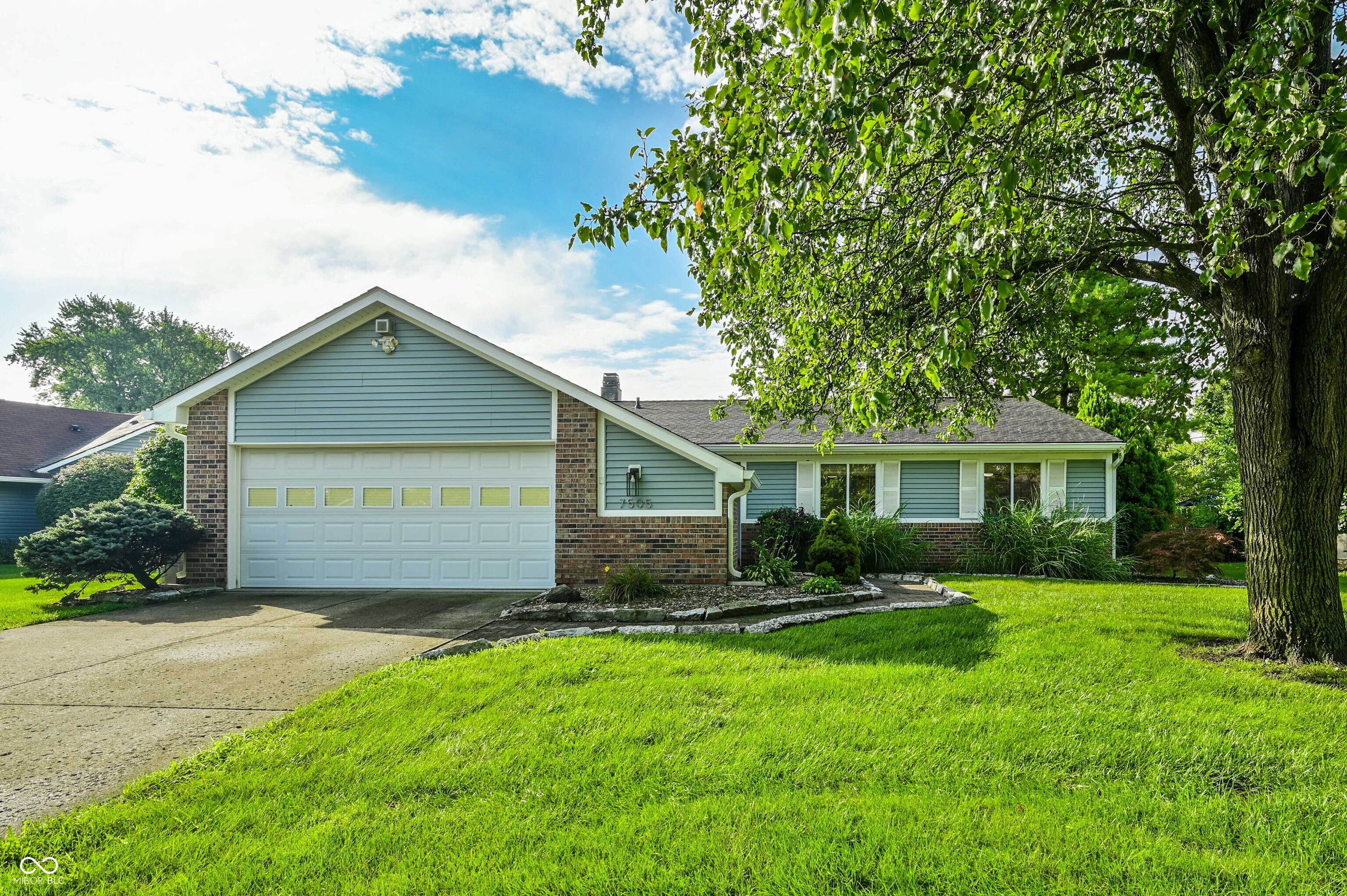 7505 Blue Creek South Drive Property Photo 1