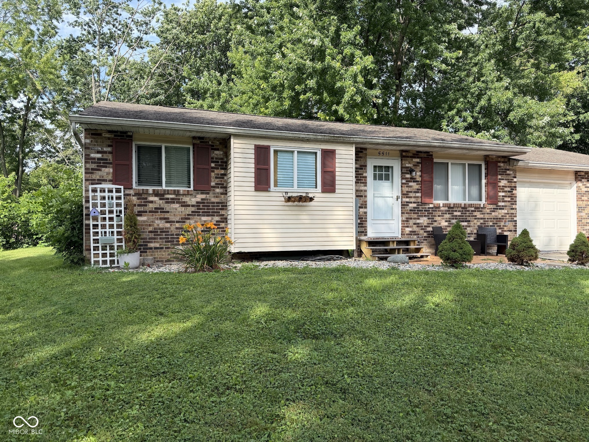 5511 Lunsford Drive Property Photo 1