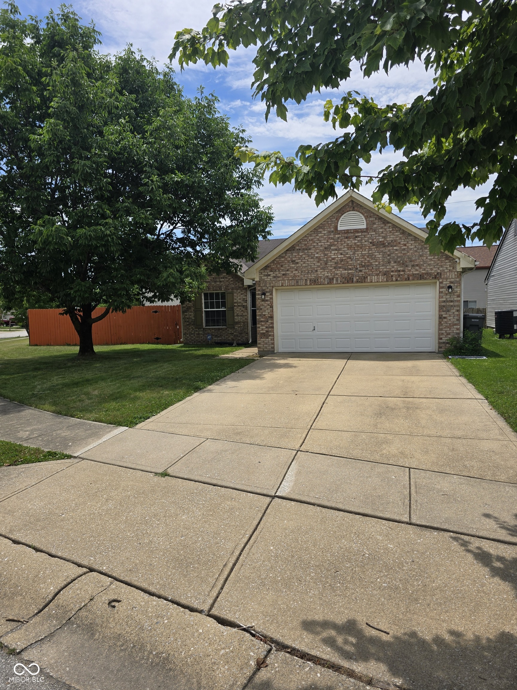 5360 Lakeside Manor Drive