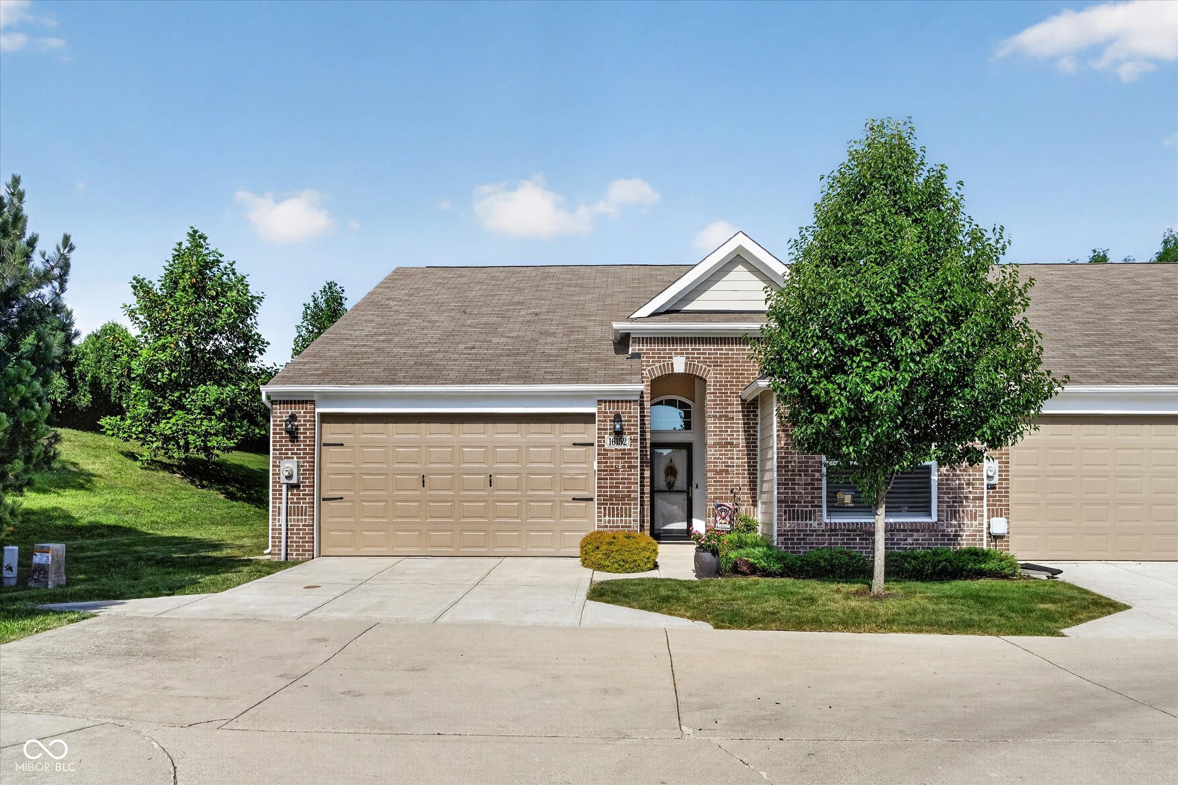 16152 Lakeville Crossing Property Photo 1