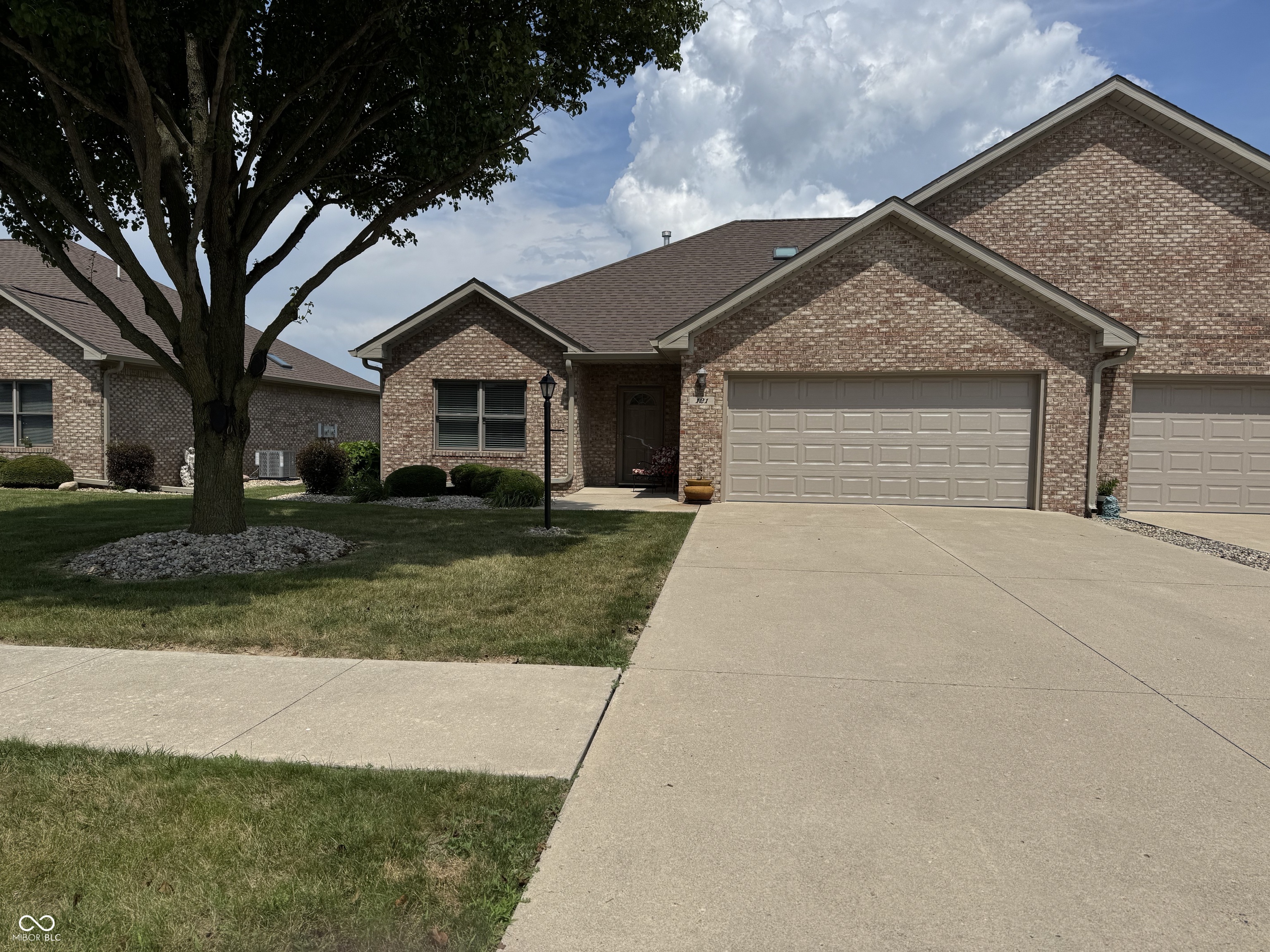 121 Cardinal Lane Property Photo 1