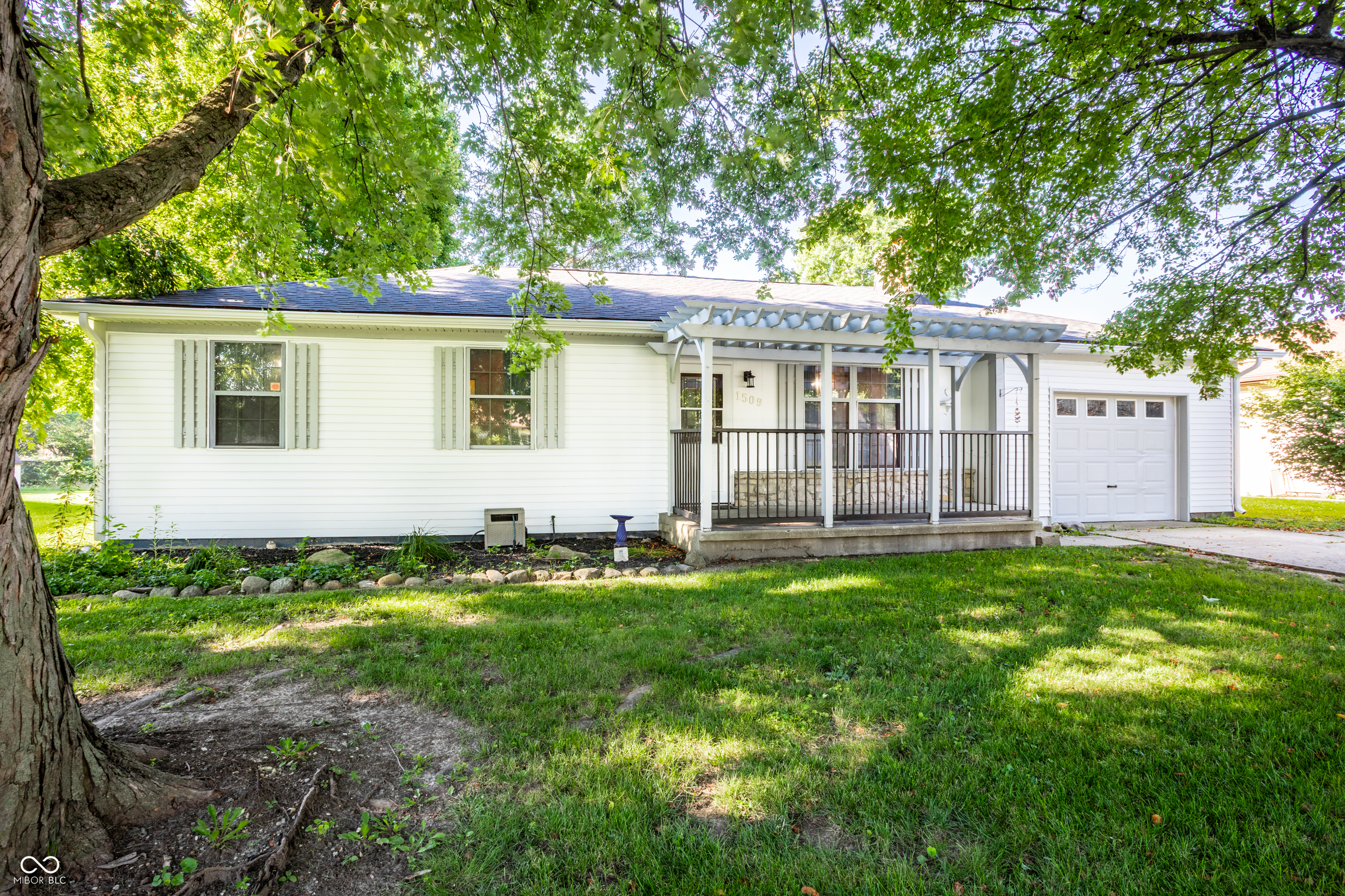 1509 Ashley Drive Property Photo 1