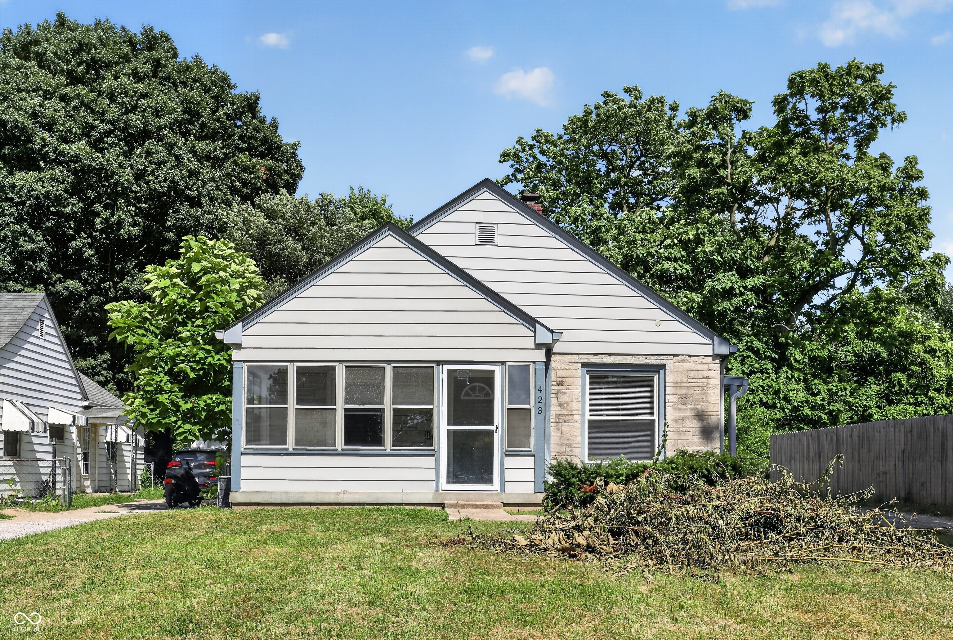 423 Clyde Avenue Property Photo 1