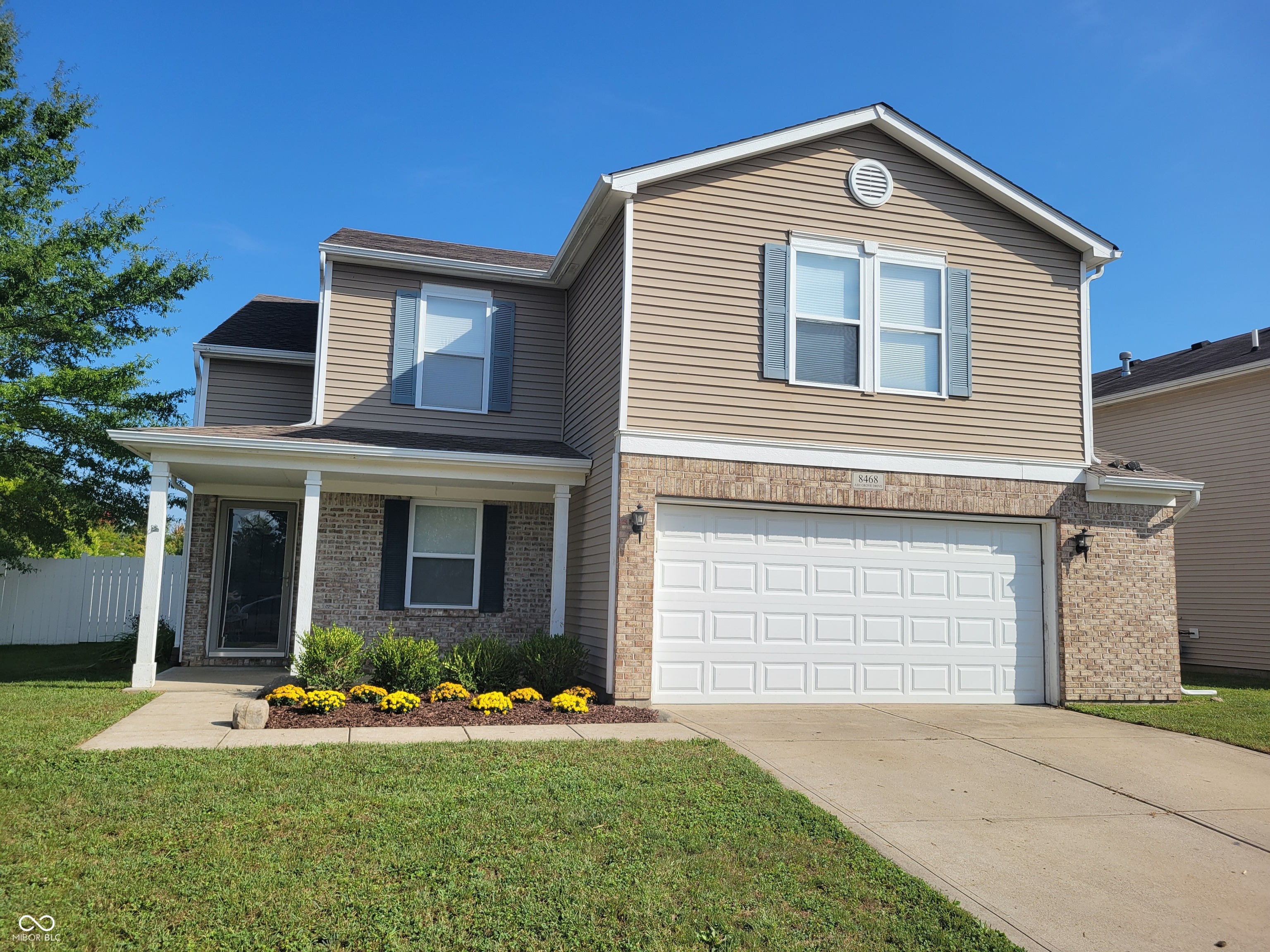 8468 Ash Grove Drive Property Photo 1