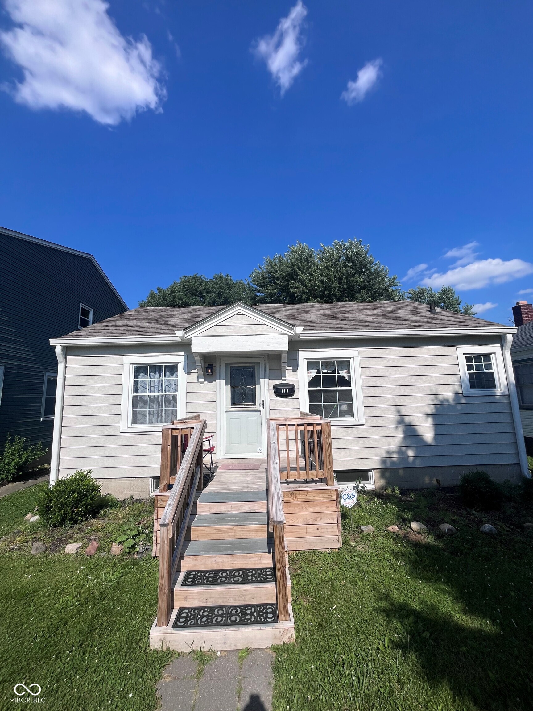 119 S 6th Avenue Property Photo 1