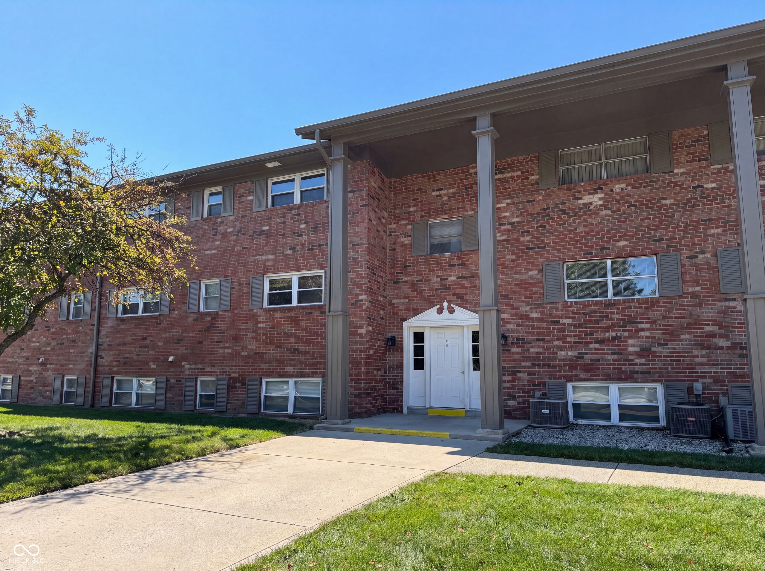 3135 E 52nd Street Unit E Property Photo 1