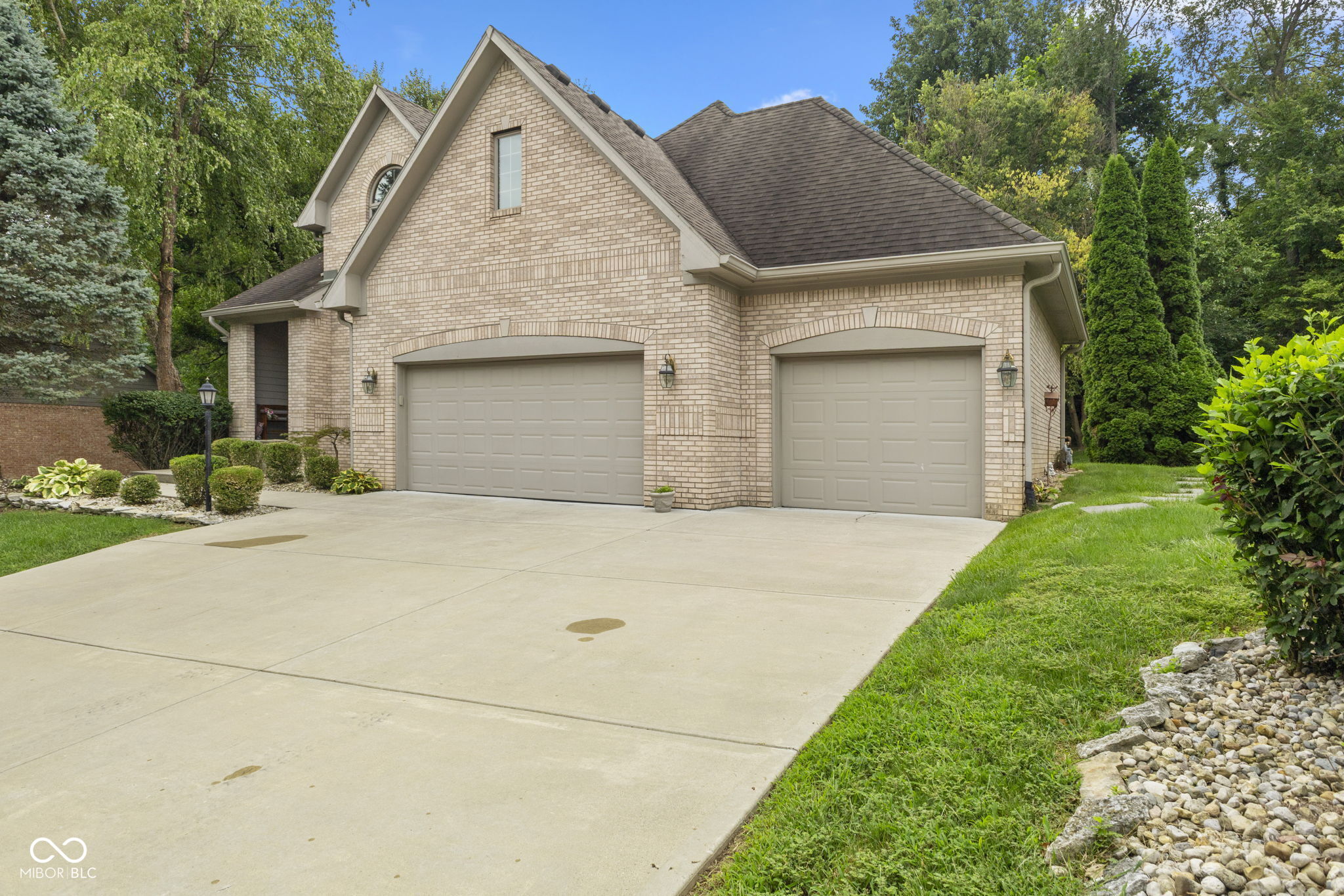 1835 Rooses Lane Property Photo 1