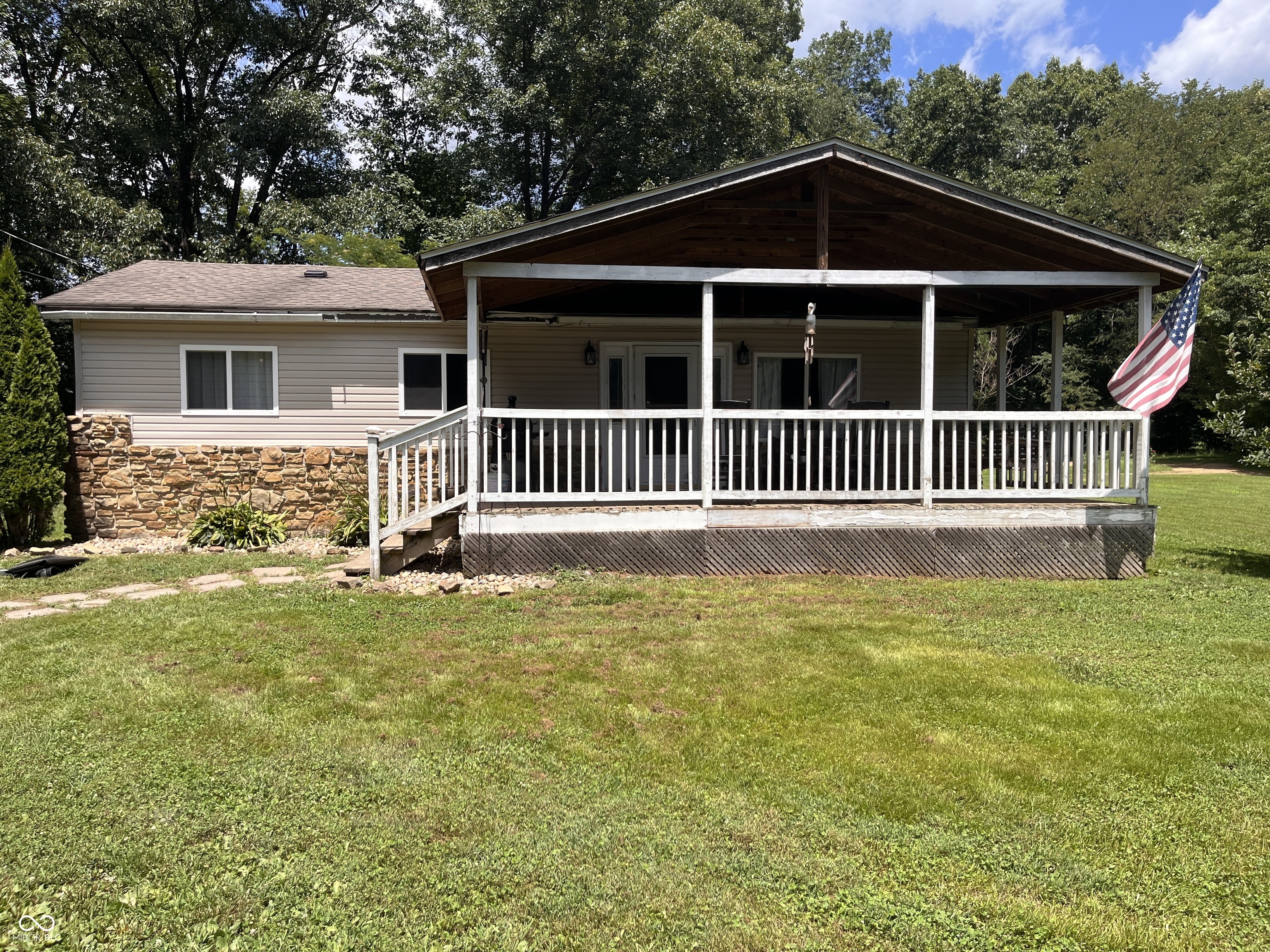 162 W Robertson Property Photo 1
