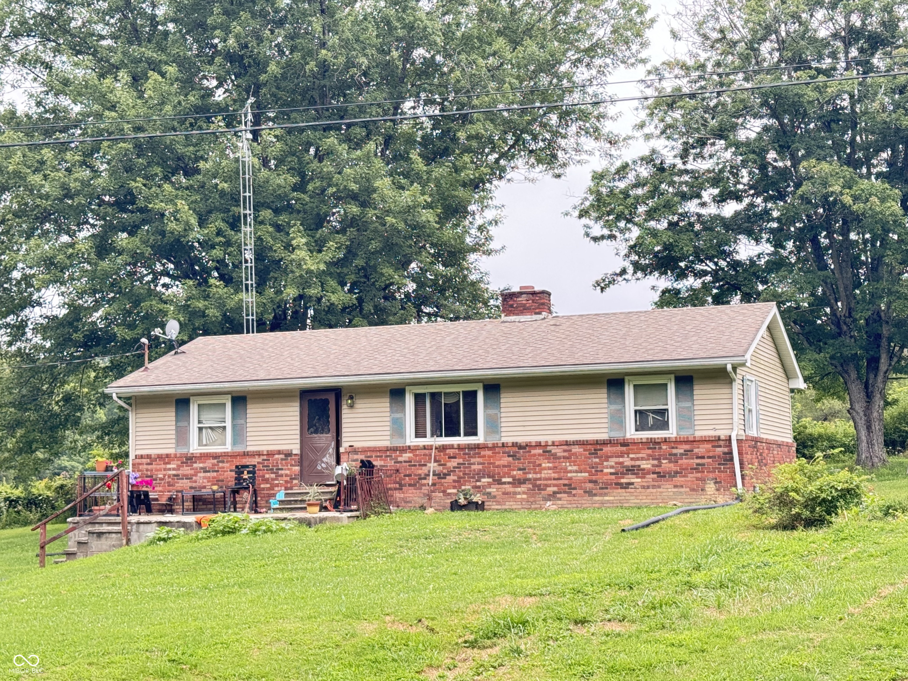 2282 N 925 Property Photo 1