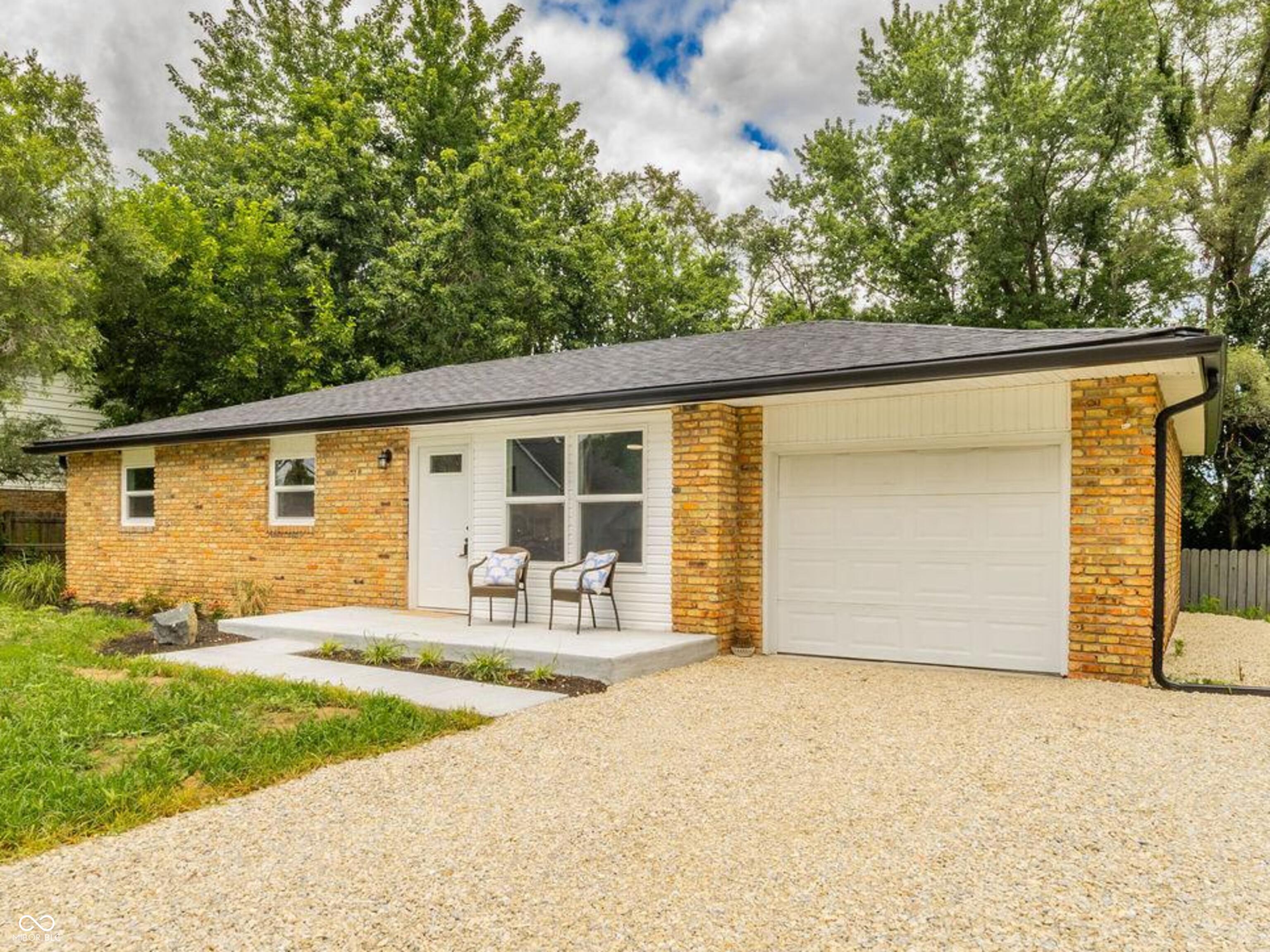 106 E Babb Road Property Photo 1