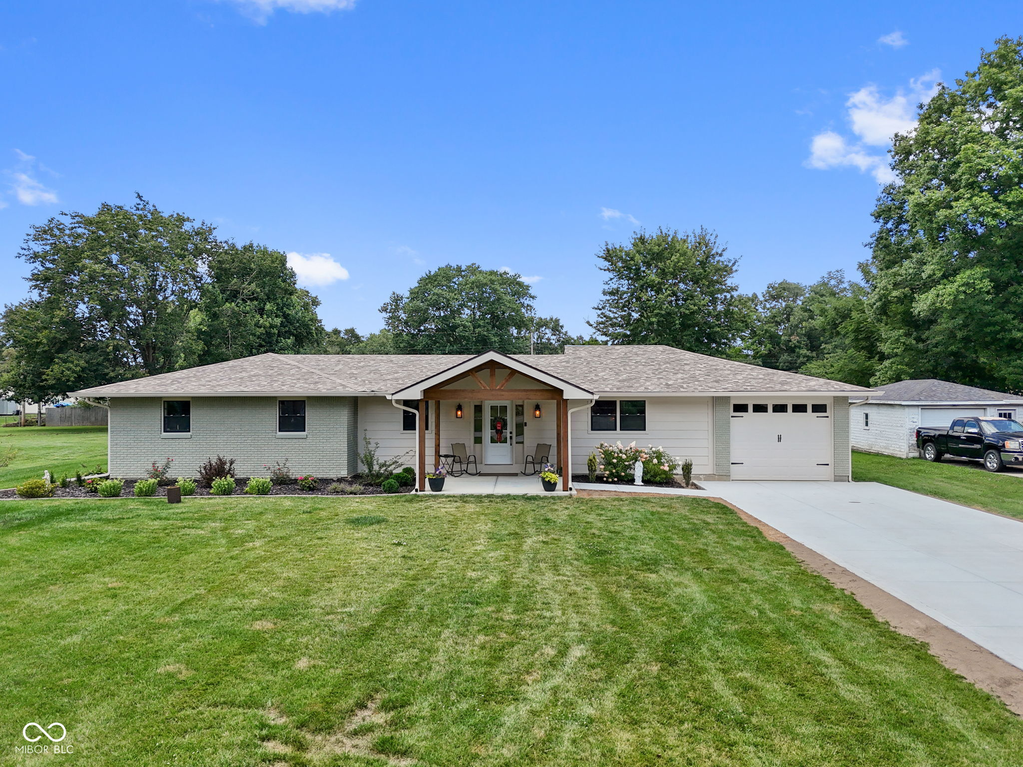 2774 W Hickory Drive Property Photo 1