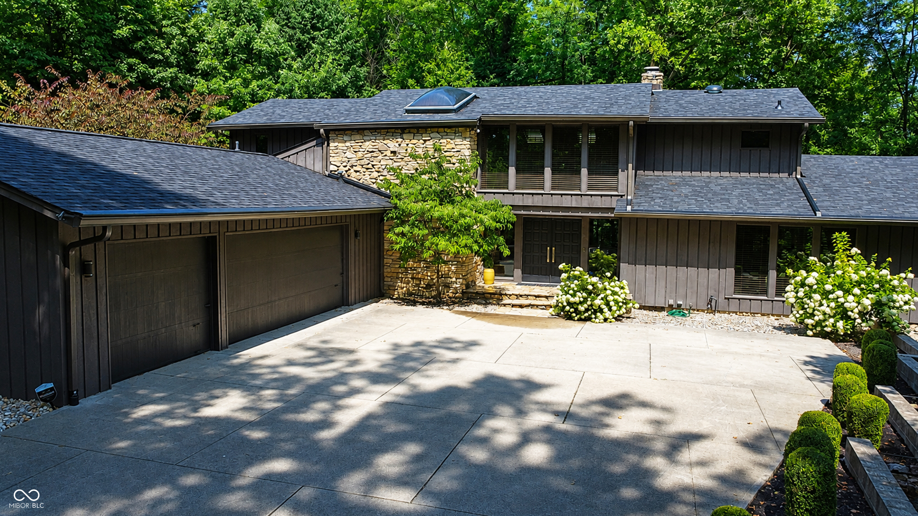 12043 Hampton Court Property Photo 1