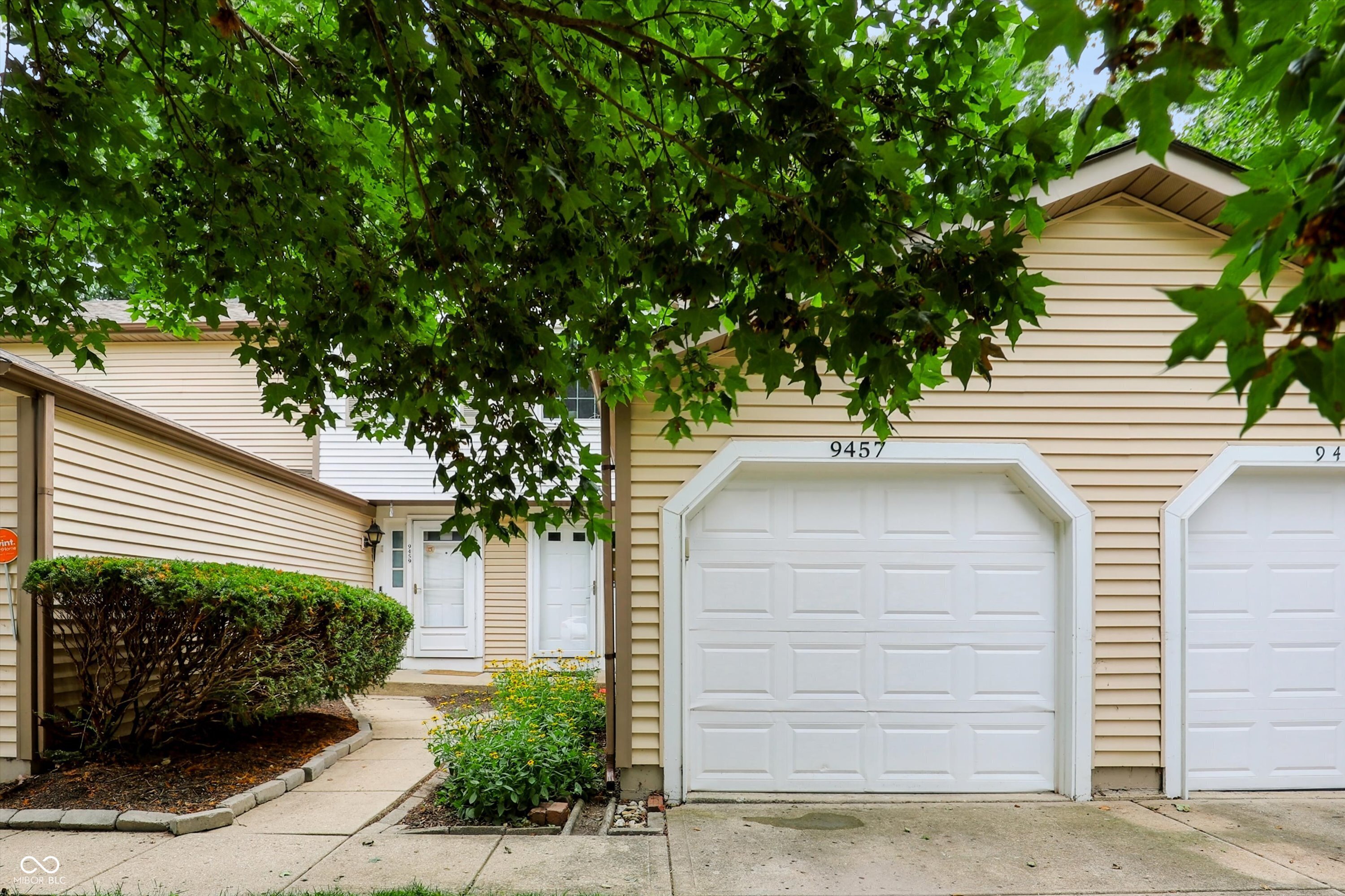9457 Timber View Drive Property Photo 1