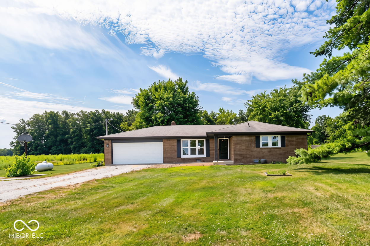8784 E Range Line Road Property Photo 1
