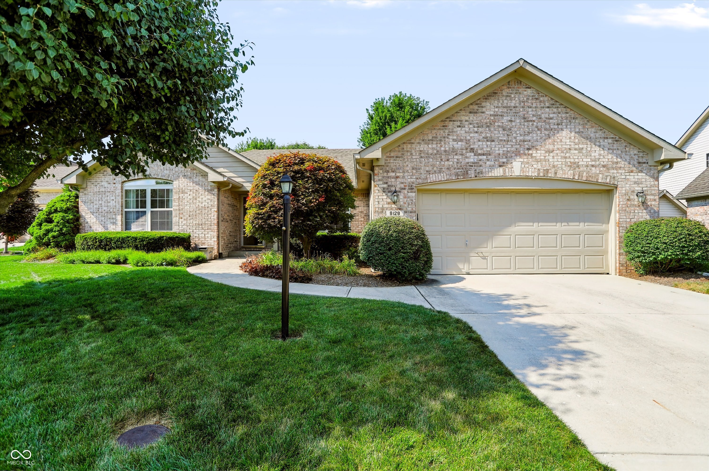 8128 Meadow Bend Drive Property Photo 1