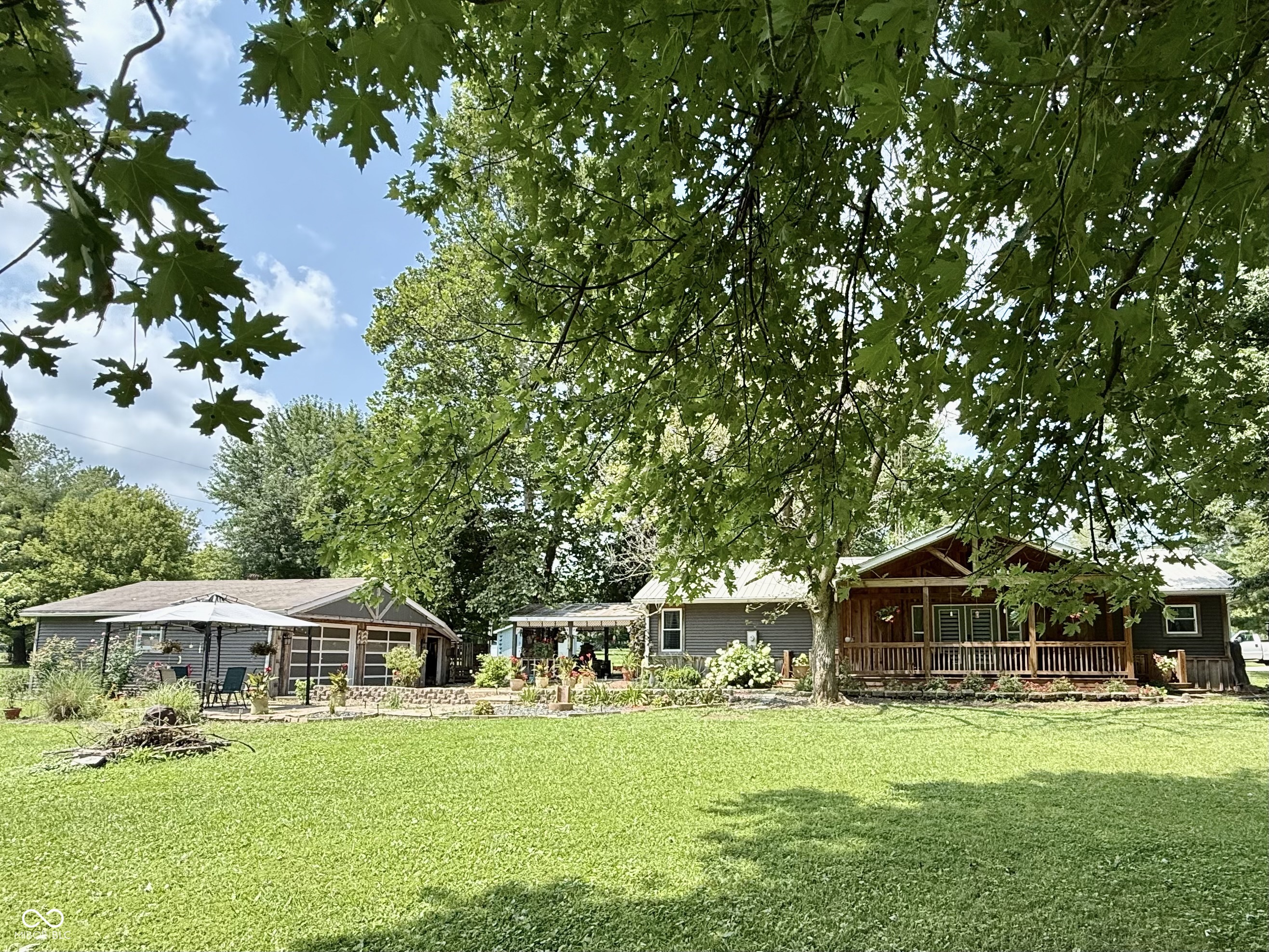 3530 Poplar Property Photo 1
