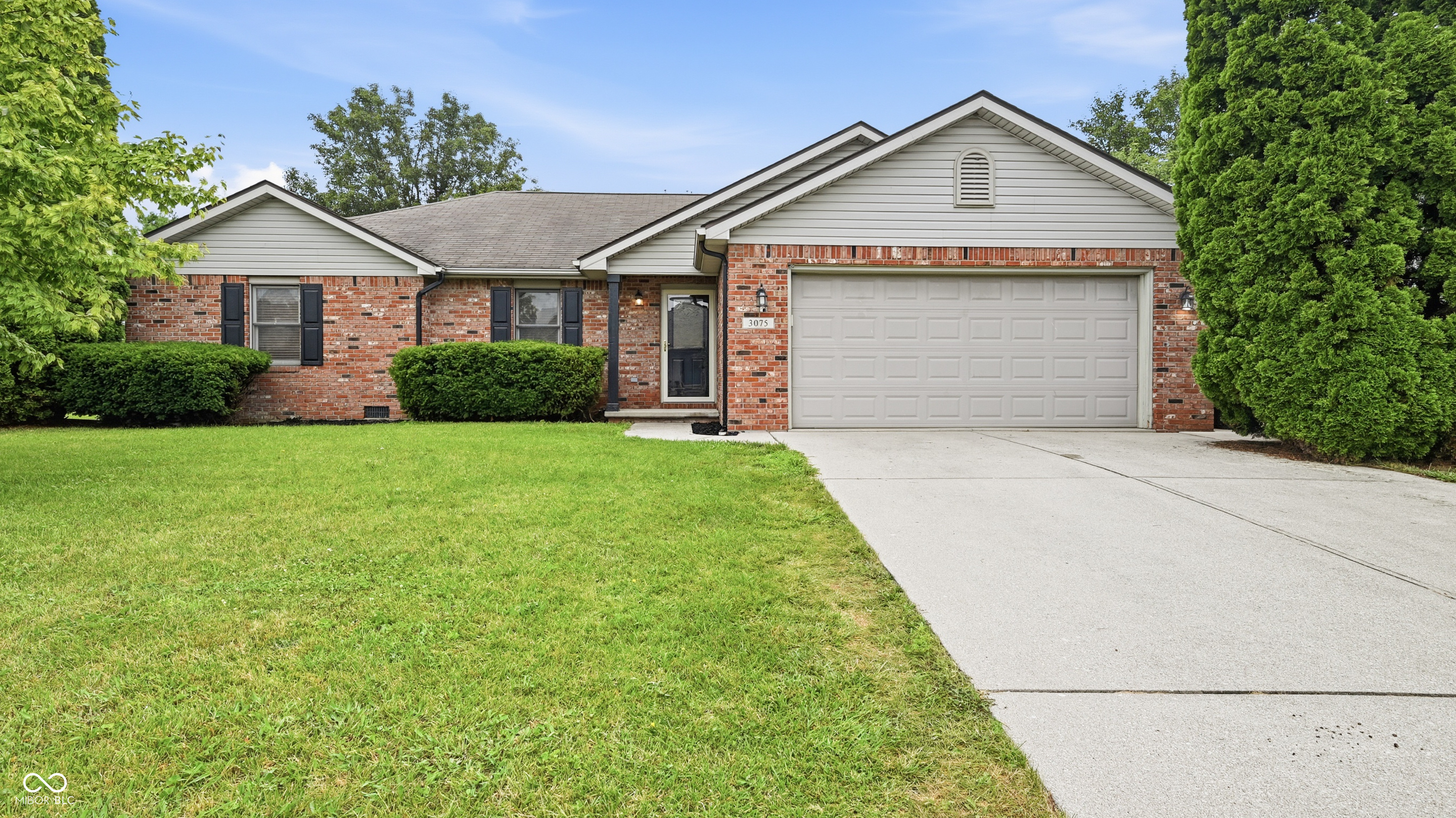 3075 Oakmont Drive Property Photo 1