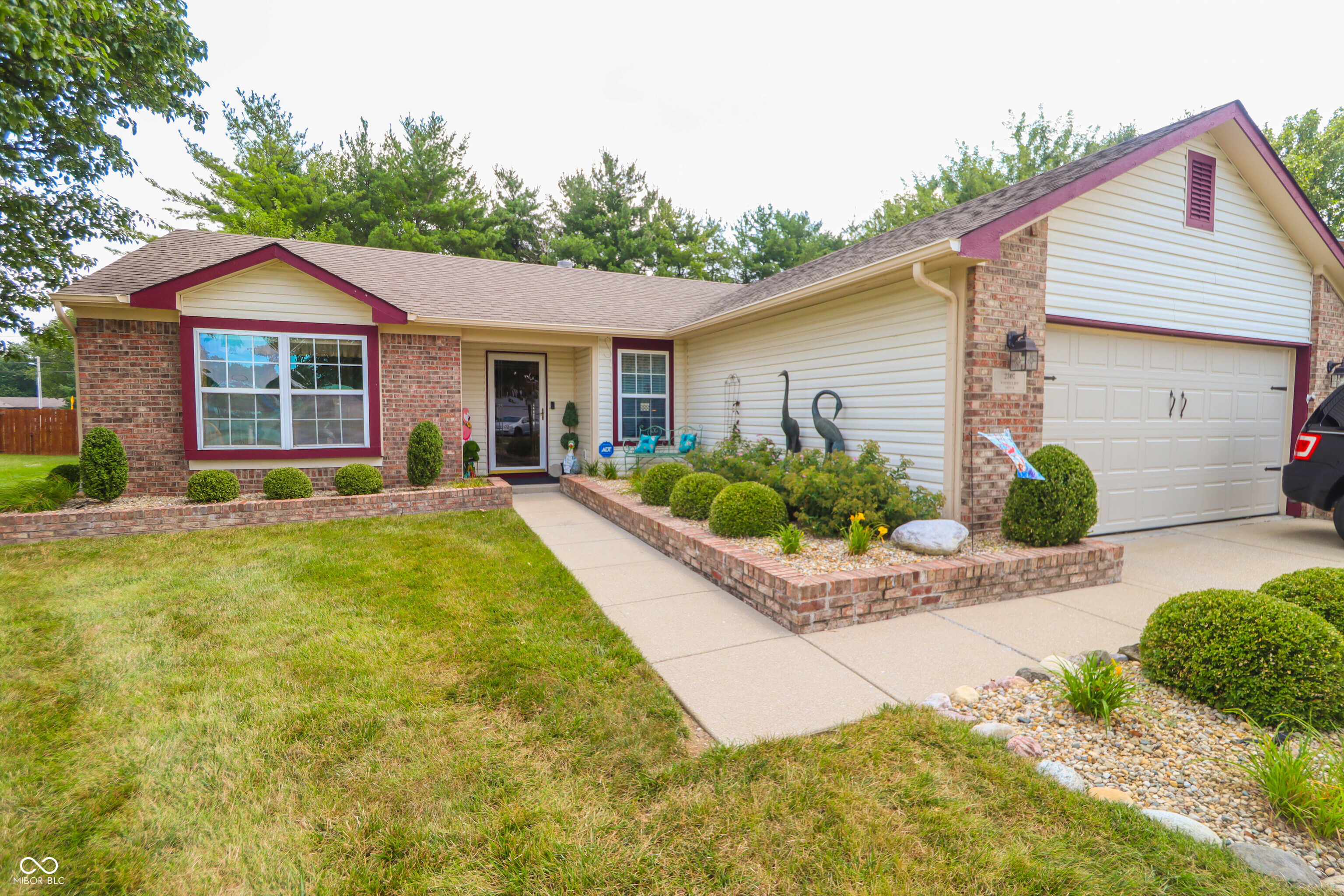 2307 Whitecliff Drive Property Photo 1