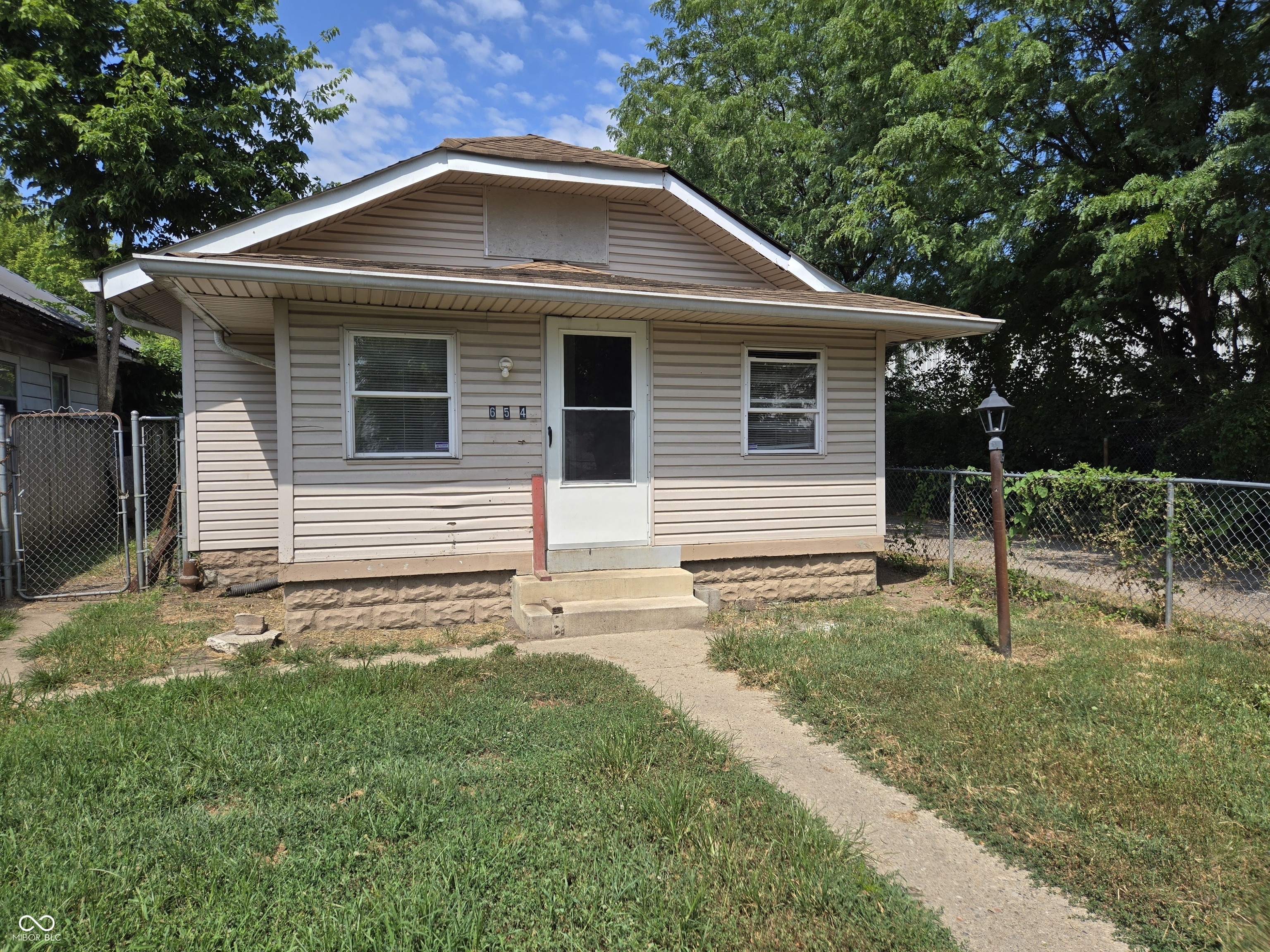 654 N Alton Avenue Property Photo 1