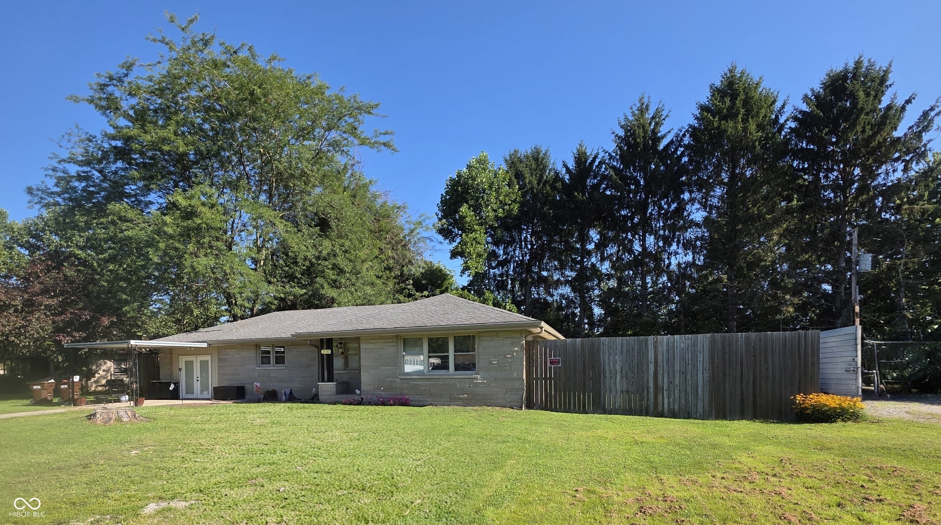 710 E North Street Property Photo 1