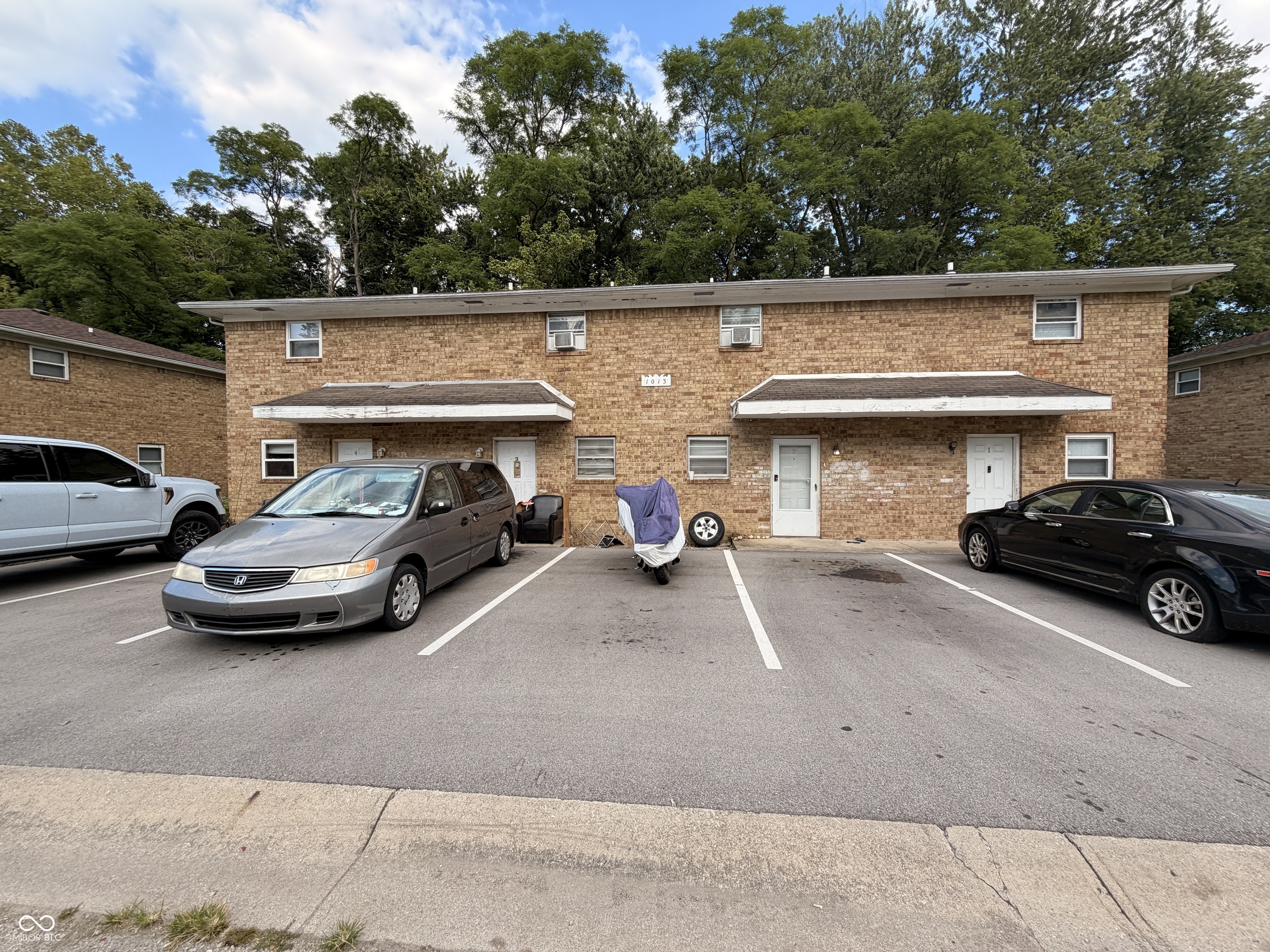 1013 Valley View Drive Property Photo 1