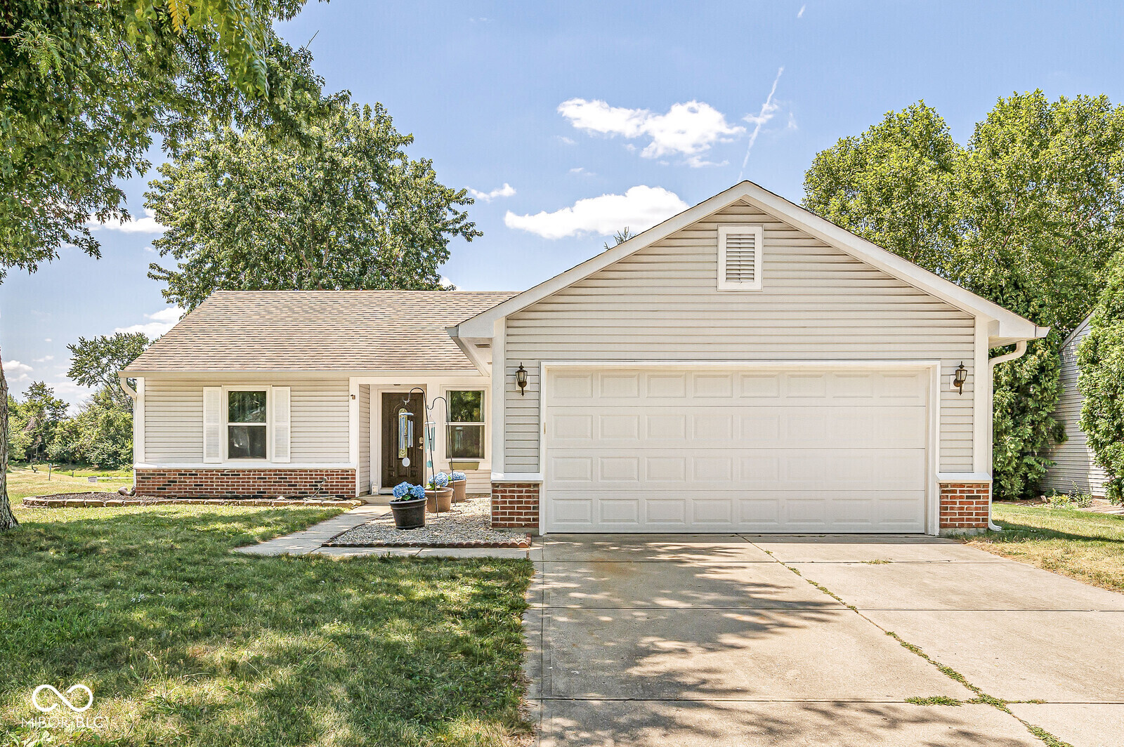 814 Millbrook Drive Property Photo 1