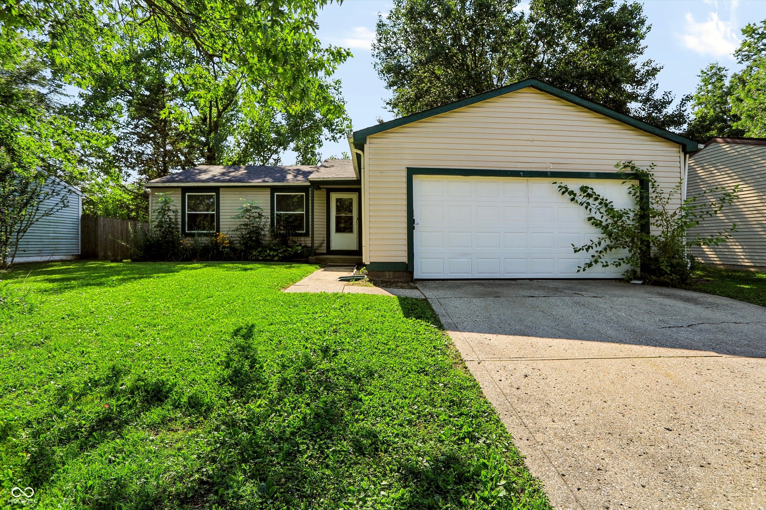 916 Waring Drive Property Photo 1