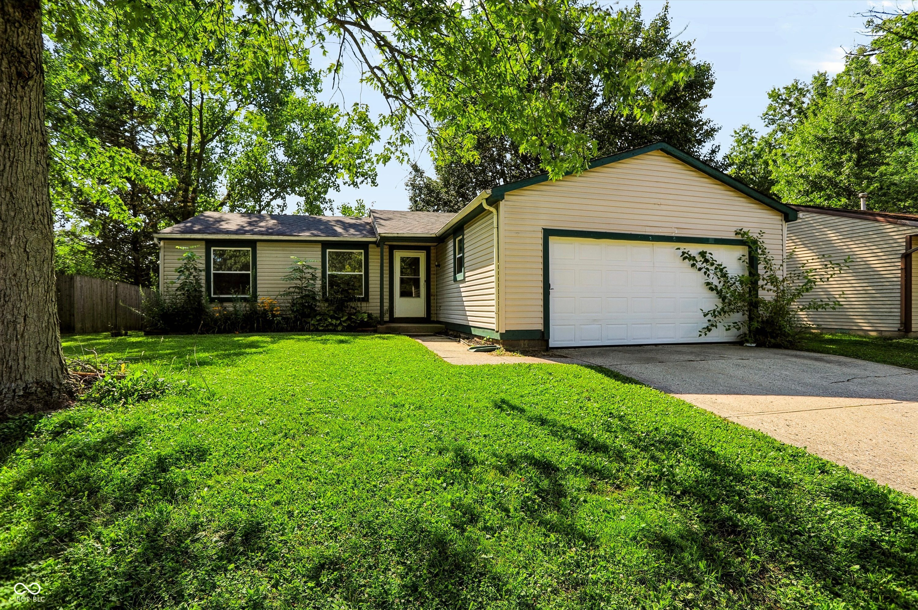 916 Waring Drive Property Photo 1