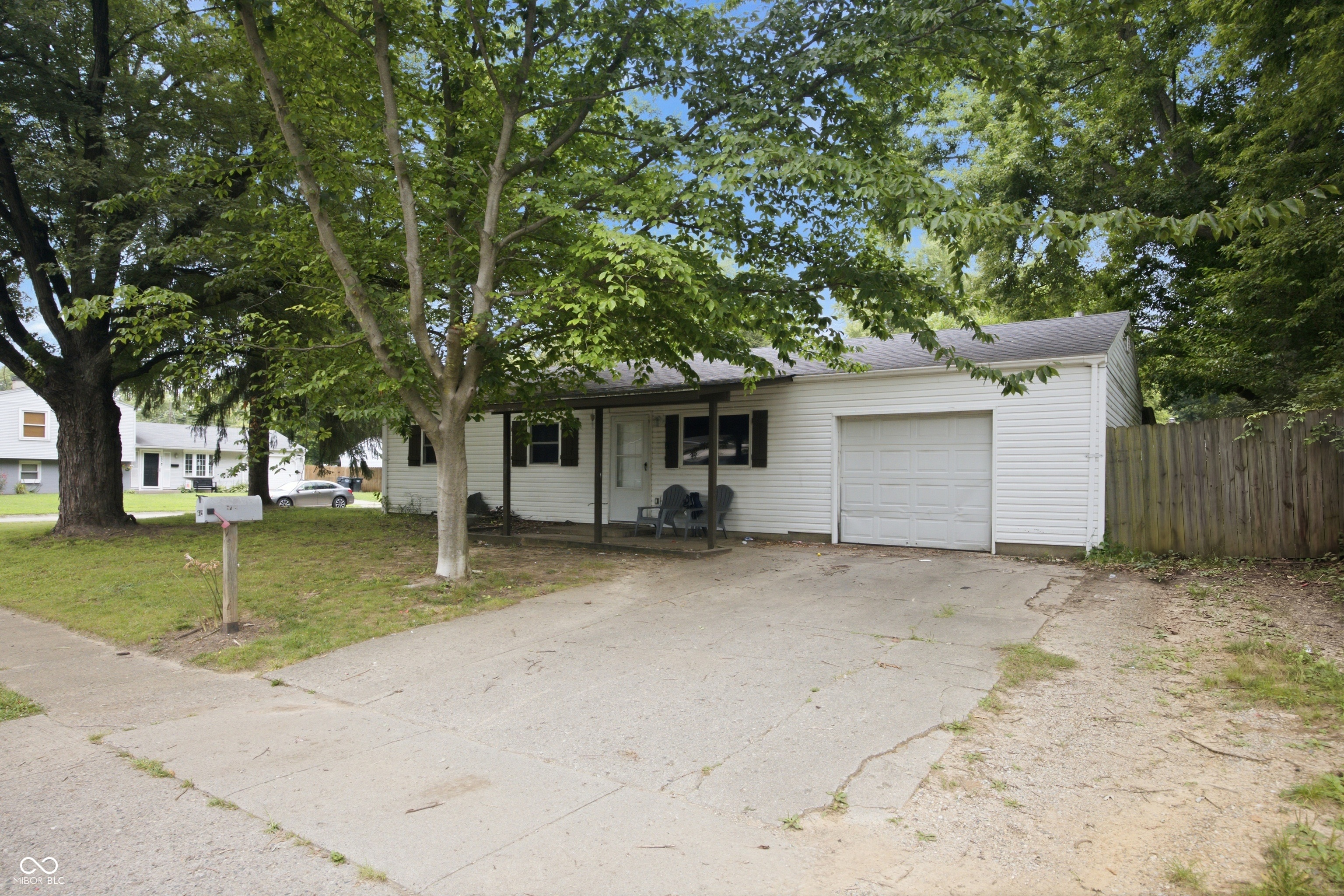 612 Hampton Lane Property Photo 1