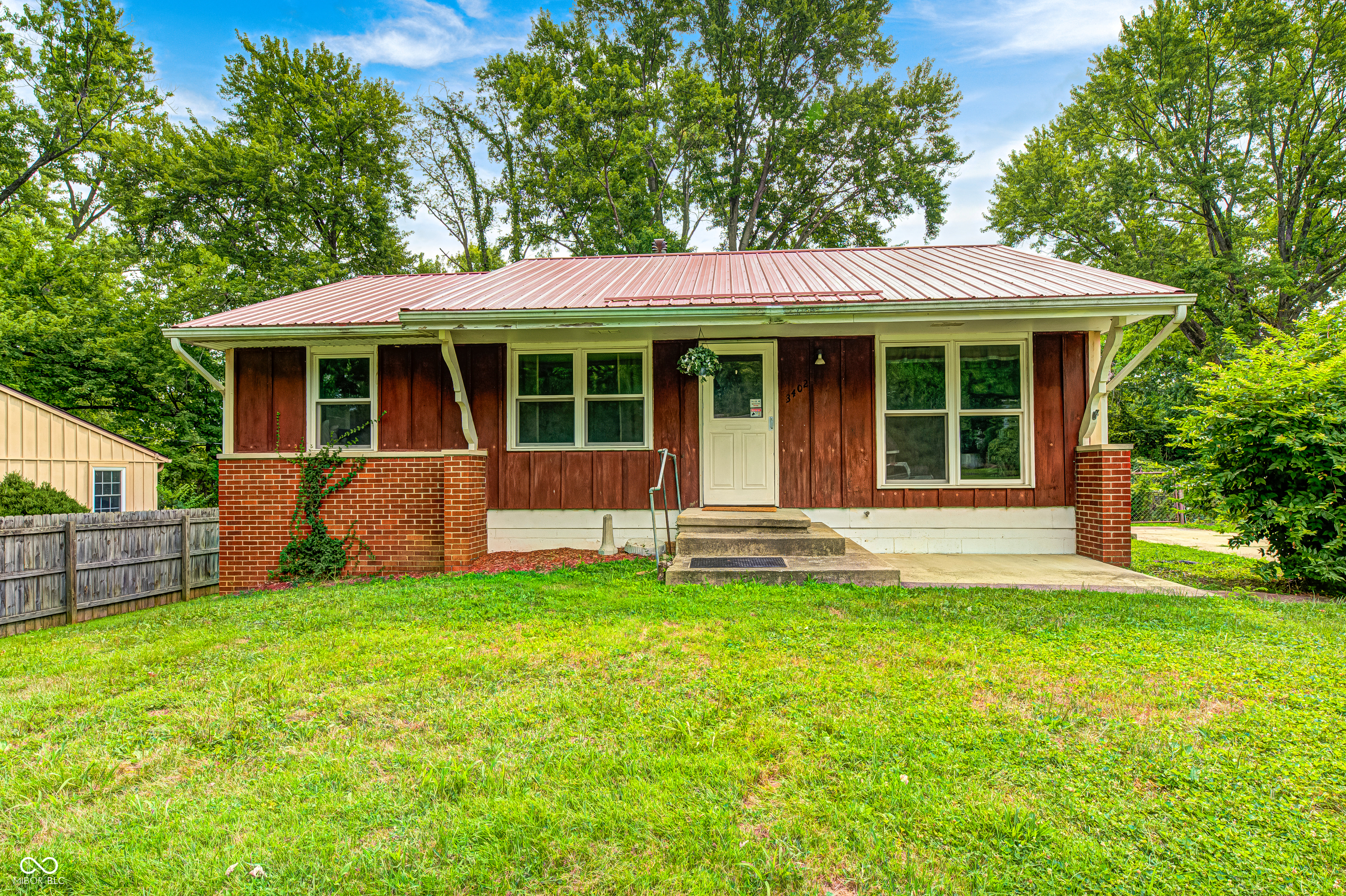 3402 N Windcrest Drive Property Photo 1